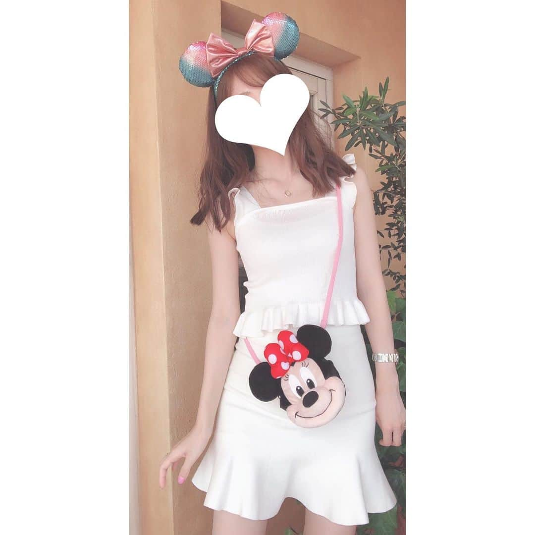 おまみさんのインスタグラム写真 - (おまみInstagram)「＊﻿ ＊﻿ Disney coordinate 。♡﻿ ﻿ tops:dholic﻿ skirt:snidel ﻿ セットアップ風に着てみたよ 。♡﻿ 意外に可愛くていい感じになった 。♡﻿ ﻿ ダッフィーとミニーちゃんどっちがいいかな 。♡？﻿ ﻿ ﻿ #coordinate #code #outfit #ootd #wear #fashion #disneysea #disney #disneycode #duffy #snidel #dholic #whitecode #コーディネート #コーデ #コーデ記録 #ファッション #ファッションコーデ #おまみ服 #ディーホリック #スナイデル #ホワイトコーデ #ディズニーコーデ #ディズニー #ディズニーシー #ダッフィーコーデ #夏コーデ #ミニーコーデ #duffycode #ディズニーファッション」8月15日 22時22分 - 0mm157