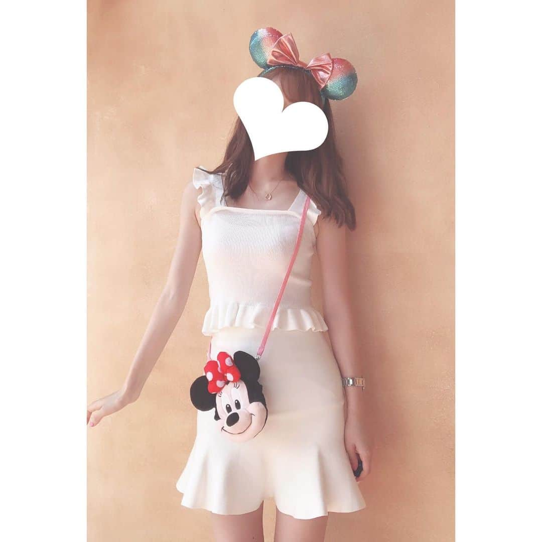 おまみさんのインスタグラム写真 - (おまみInstagram)「＊﻿ ＊﻿ Disney coordinate 。♡﻿ ﻿ tops:dholic﻿ skirt:snidel ﻿ セットアップ風に着てみたよ 。♡﻿ 意外に可愛くていい感じになった 。♡﻿ ﻿ ダッフィーとミニーちゃんどっちがいいかな 。♡？﻿ ﻿ ﻿ #coordinate #code #outfit #ootd #wear #fashion #disneysea #disney #disneycode #duffy #snidel #dholic #whitecode #コーディネート #コーデ #コーデ記録 #ファッション #ファッションコーデ #おまみ服 #ディーホリック #スナイデル #ホワイトコーデ #ディズニーコーデ #ディズニー #ディズニーシー #ダッフィーコーデ #夏コーデ #ミニーコーデ #duffycode #ディズニーファッション」8月15日 22時22分 - 0mm157