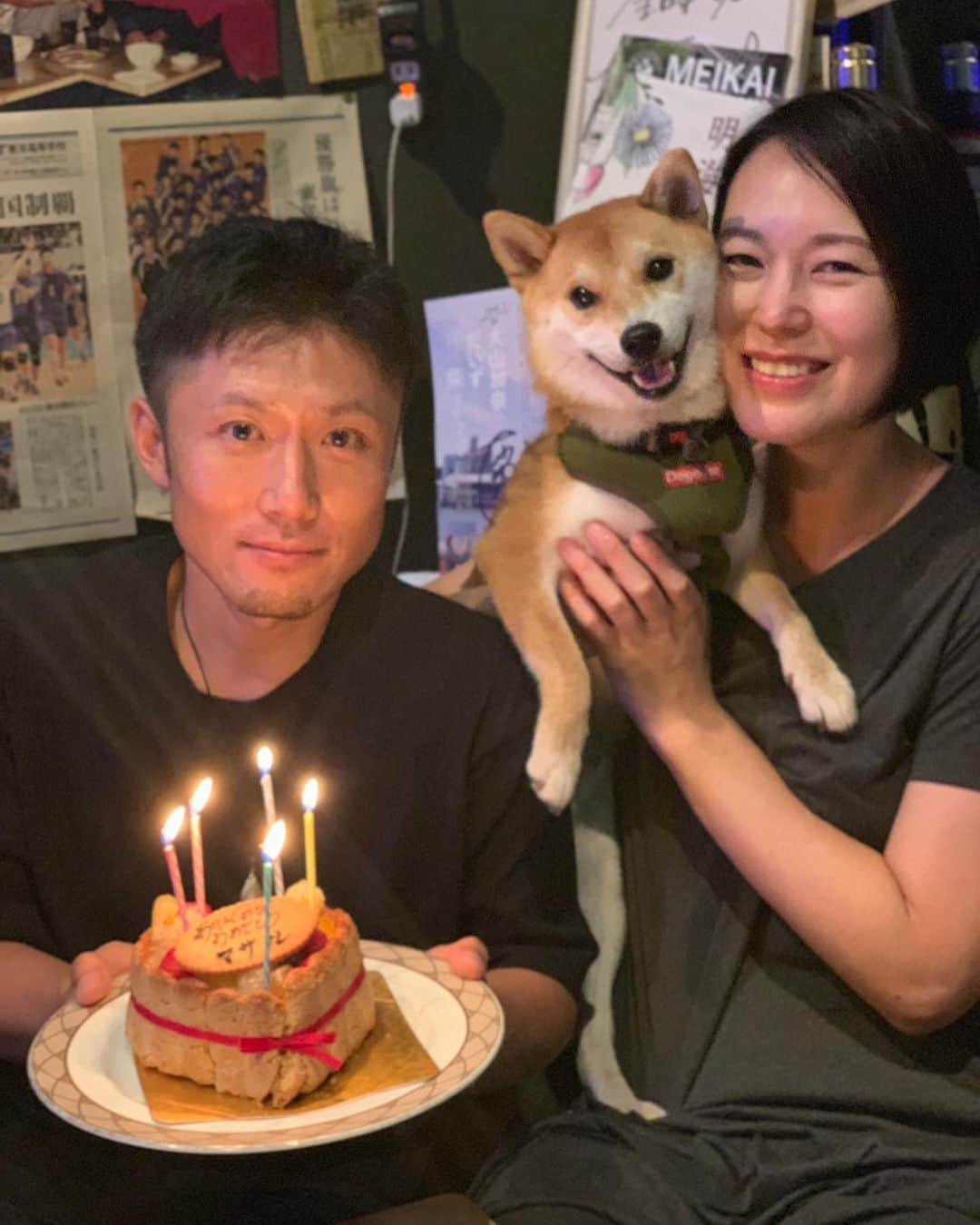 大山加奈さんのインスタグラム写真 - (大山加奈Instagram)「. . いつものお店で 1日はやい🙎‍♂️の誕生日を お祝いしてもらいました🎂 . . 3枚目と4枚目の写真は 父が撮ってくれたのですが だいず寝てるしお目目ぴかーんだし Hawaiiでは写真センス抜群と思ったのですが あれはHawaiiマジックだったのかな😂 . . しかも間違えて写真全部 消してしまったらしい…笑。 . . 5枚目6枚目は 看板犬のラテとだいず🐕🐕💓 . . 大好きなみなさんと 楽しい楽しいひとときに 絶品料理と幸せな時間でした💓💓 . . #だいず #だいず🐕💓 #豆柴 #豆柴部  #柴犬 #しばいぬ  #犬のいる暮らし#🐶 #🐕#いぬすたぐらむ #ワンスタグラム #しばすたぐらむ #mameshiba#shibainu#shibastagram #柴犬好きさんと繋がりたい #柴犬のいる暮らし #柴犬ライフ #ラテ🐕💓 #プリエ #大島」8月15日 22時35分 - kanaoyama0619