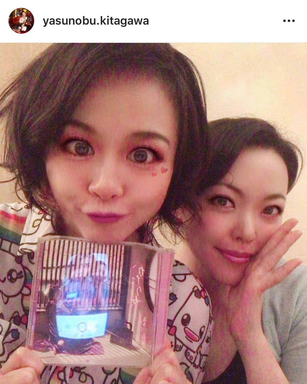 misoNosukeさんのインスタグラム写真 - (misoNosukeInstagram)「・ ・ アヤコのCDを宣伝したくて わざわざ写真を撮ったのに… 反射して うつってないやん！？（笑） ・ ↓ ・ #repost by @yasunobu.kitagawa ・ ・ misonoちゃんとご飯❤️ ・ やっと実現したこのご飯〜✨💕 ・ お互いにスケジュール詰め詰めな中で、私がしつこく（笑） ・ 誘い続け❣️仕事に関係なく ・ 友達とただただ喋りながら美味しい物を食べる。 ・ そんな時間は本当に貴重😊 ・ CDもプレゼントさせてもらっちゃいましたー🥰 ・ 会う度に、喋るほどに、大好きになって行く❤️ ・ #misono #大切 な #友達 #下戸 同士で #乾杯 #辛い こと #経験者 だから #わかる #バカ話 もありつつ #会えて良かった」8月15日 22時33分 - misono_koda_official