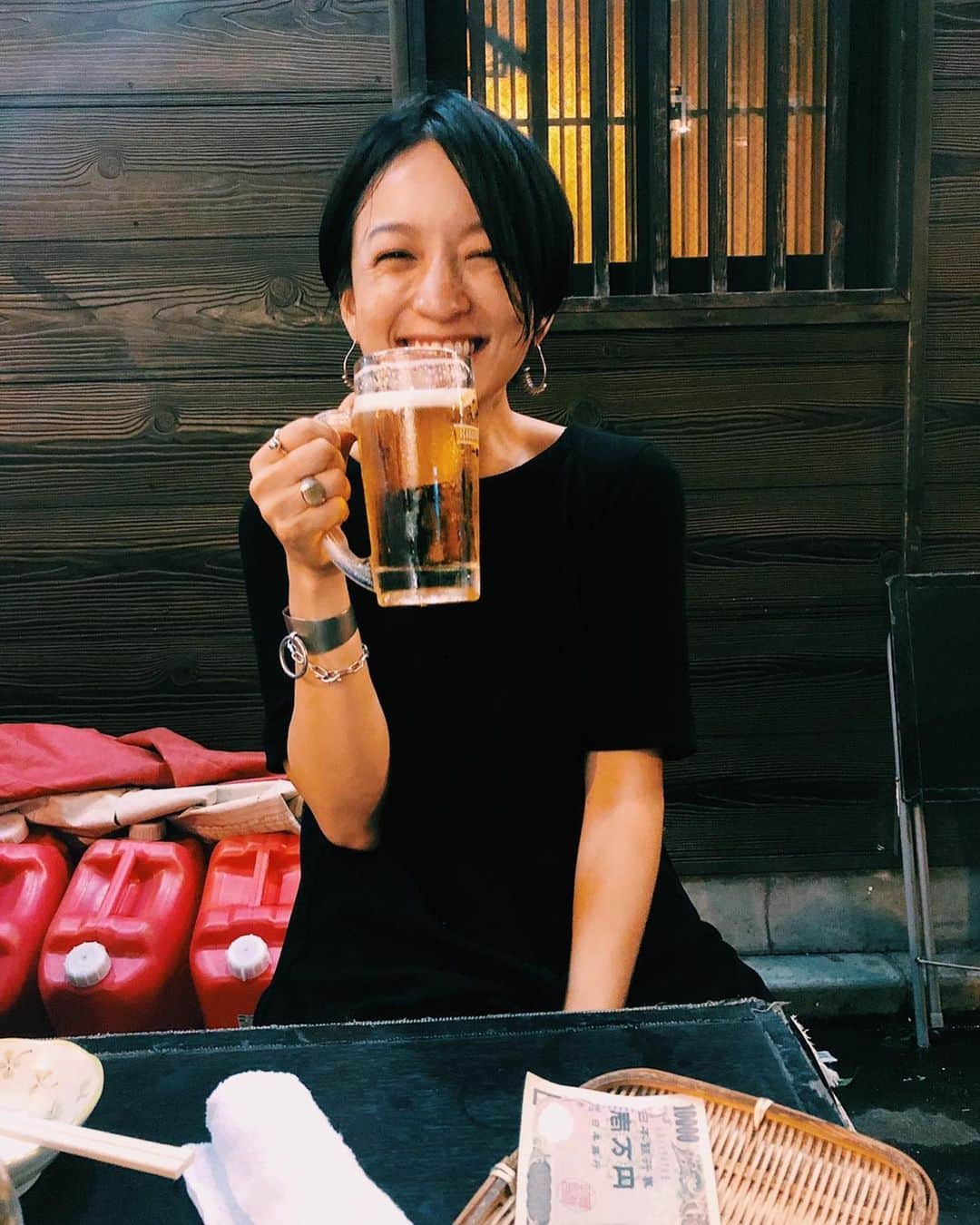 高山都さんのインスタグラム写真 - (高山都Instagram)「屋台で生ビールして大笑いした夜。 気づけばいつものメンツで、ゆるーくゆるーく集合してた。 楽しい夜をありがとう。」8月15日 22時42分 - miyare38