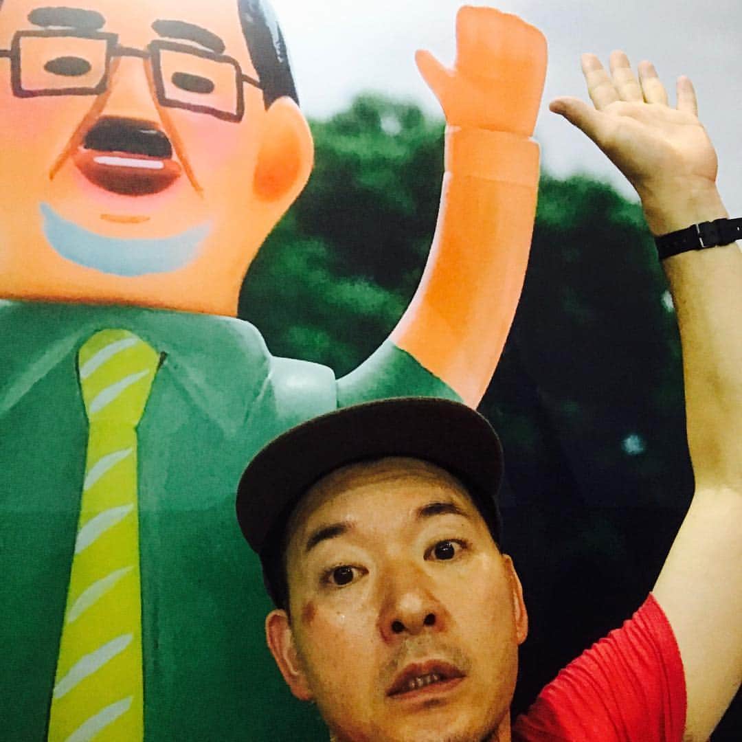 デハラユキノリのインスタグラム：「北京に来てます。明日からのBTS(北京トイショー)の搬入。ブースの目印はサトシヤマモト。会場めちゃ広い。良かったらお越し下さい。どこから？  I am in Beijing. BTS (Beijing Toy Show) will be start tomorrow. The sign of the booth is Satoshi Yamamoto. Please come if you can. From where?」