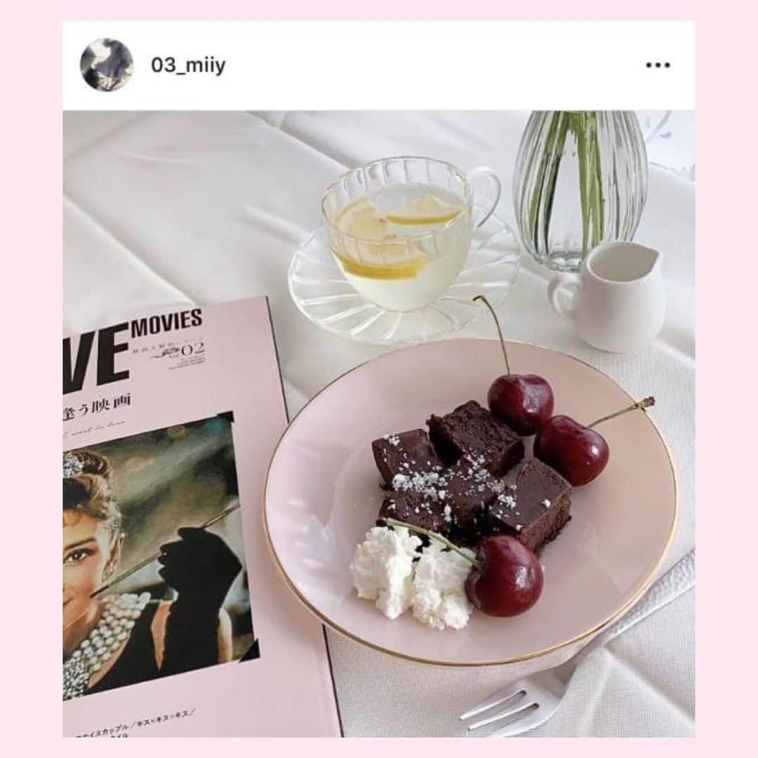 bis_web bis [ビス] さんのインスタグラム写真 - (bis_web bis [ビス] Instagram)「August 15, Wednesday﻿ ﻿ ﻿ 🍒﻿ ﻿ ﻿ 暑い夏は涼しい部屋で﻿ #おうちカフェ がオススメ🍽﻿ ﻿ スイーツの上に﻿ 旬のフルーツや生クリームで可愛く盛りつけて。﻿ ﻿ 映画や雑誌を眺めながら過ごす休日もおすすめ💭﻿ ﻿ ﻿ ﻿ ﻿ ﻿ ﻿ #夏 #﻿おうちカフェ #カフェ風 #カフェ好き #スイーツ #カフェ活 #cafe #カフェラテ #カフェメニュー #スイーツテロ #スイーツ女子 #スイーツ大好き #マフィン #ホットケーキ #パンケーキ #ブラウニー #チョコレートブラウニー #フレンチトースト #ドーナツ #ケーキ #手作りケーキ #手づくりケーキ #甘党 #bis_web」8月15日 22時51分 - bis_web