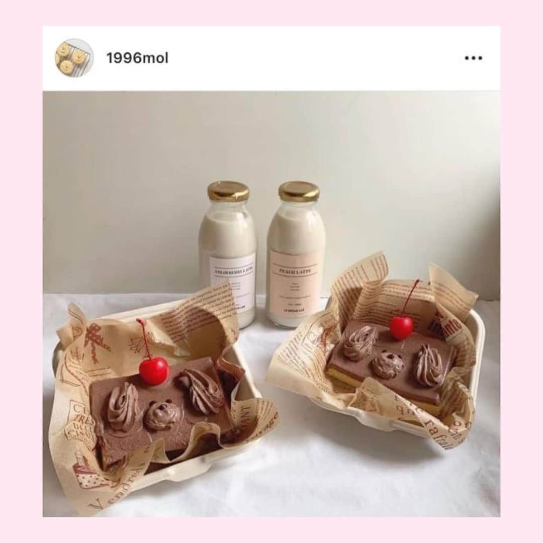 bis_web bis [ビス] さんのインスタグラム写真 - (bis_web bis [ビス] Instagram)「August 15, Wednesday﻿ ﻿ ﻿ 🍒﻿ ﻿ ﻿ 暑い夏は涼しい部屋で﻿ #おうちカフェ がオススメ🍽﻿ ﻿ スイーツの上に﻿ 旬のフルーツや生クリームで可愛く盛りつけて。﻿ ﻿ 映画や雑誌を眺めながら過ごす休日もおすすめ💭﻿ ﻿ ﻿ ﻿ ﻿ ﻿ ﻿ #夏 #﻿おうちカフェ #カフェ風 #カフェ好き #スイーツ #カフェ活 #cafe #カフェラテ #カフェメニュー #スイーツテロ #スイーツ女子 #スイーツ大好き #マフィン #ホットケーキ #パンケーキ #ブラウニー #チョコレートブラウニー #フレンチトースト #ドーナツ #ケーキ #手作りケーキ #手づくりケーキ #甘党 #bis_web」8月15日 22時51分 - bis_web