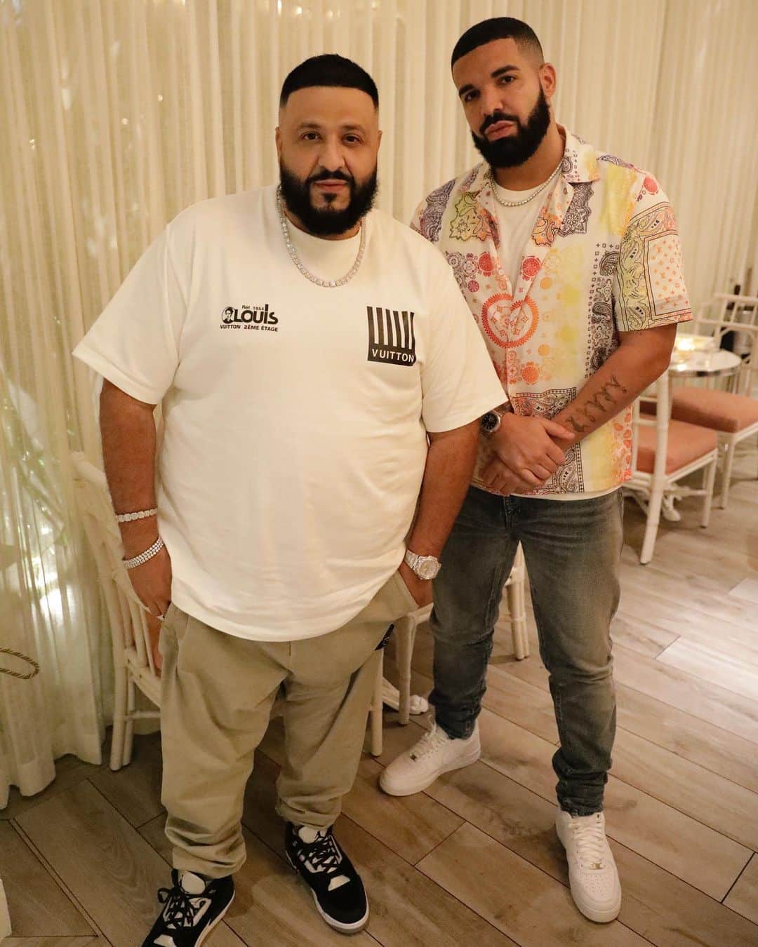 DJキャレドさんのインスタグラム写真 - (DJキャレドInstagram)「It’s called YOU KNOW WA GWAN  @champagnepapi x KHALED link up  A ting called Family ting 🦉🔑 #WeTheBest #OvO」8月15日 14時10分 - djkhaled