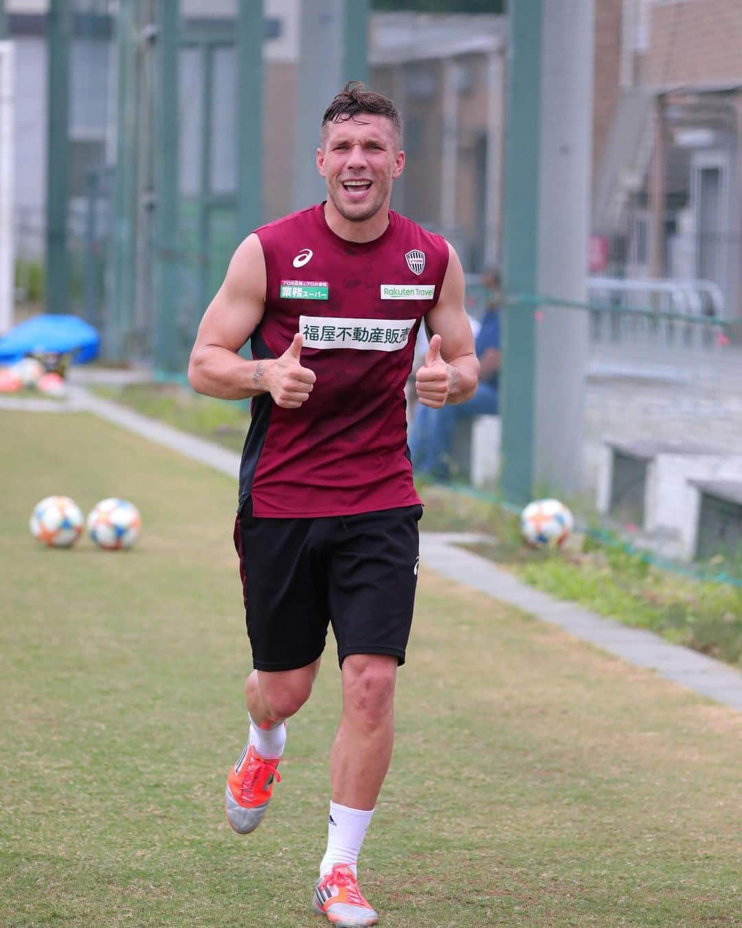 ヴィッセル神戸さんのインスタグラム写真 - (ヴィッセル神戸Instagram)「おかえり、ルーカス！😊 He’s back! 😊 @poldi_official . #vissel #visselkobe #ヴィッセル神戸 #WeAreKobe #一致団結 #Kobe #神戸 #Podolski #Poldi #ポルディ」8月15日 14時11分 - visselkobe