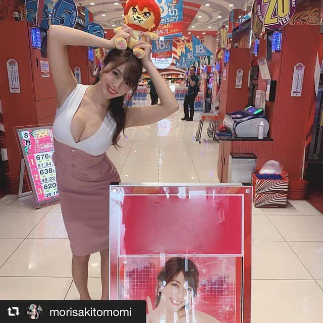 DazzyStoreさんのインスタグラム写真 - (DazzyStoreInstagram)「素敵に着こなしてくださいました💖 . . @morisakitomomi  5日連続大切なともラバと会える日が続きました〜っ❤️愛情たっぷり頂けて幸せいっぱい！！ 今日はキング観光松阪店様、キング観光サウザンド近鉄四日市店様へ☺️2店舗で100人以上のともラバが会いに来てくれて嬉しかった〜っ🤤❤️ありがとうございました❤️また行けるといいなあ🤤  ありがボインを動画を…😆 そしてめちゃくちゃタイプのdressは @dazzy_official #dazzystore 👗 お胸がモリッモリッ✨ くびれ部分にデザインがあってカラダのラインが綺麗に見えるの❤️素敵dressでした❤️ . . 〜ともラバ予定〜  8/17 👯‍♀️清水あいりちゃんと来店 11:00〜11:45SLOT UNIVERSE WIN　様 13:00〜13:45 SLOT.COLOSSEUM WIN様 15:50〜16:35 愛知県瀬戸市共栄通付近 18:30〜19:15 愛知県岡崎市矢作町付近  8/18 👯‍♀️清水あいりちゃんと来店 10:30〜11:30 13:00〜14:00 15:20〜16:20 関西に来店します！当日告知しますね！ 18:00〜19:00 キコーナ神戸中央スロット館様  8/25 来店 8/24 鹿児島 収録 8/27 三重来店 8/31 名古屋 エモーション撮影会  今のところの予定です よろしくお願いします！ . . . . #エロ #instalove #インスタグラビア #エロ #グラビア #自拍 #扎心了 #followme #like #gravure #tokyo #selfie #f4f #ootd #style #photo  #sexybody #love #sexyhot #instagravure #맞팔 #tagsforlikes #몸스타그램 #东京 #エロスタグラム #모리사키토모미 #model」8月15日 14時20分 - dazzy_official