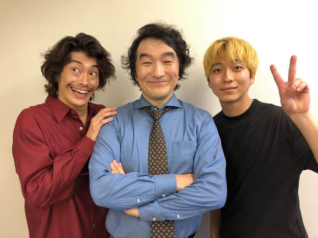 フジテレビ ドラマ「TWO WEEKS」さんのインスタグラム写真 - (フジテレビ ドラマ「TWO WEEKS」Instagram)「. 5.5話のチェインストーリーは「チーム柴崎」の3人。 とにかくクセが強い、クセの塊。褒め言葉です😅💦 また違った「TWO WEEKS」の楽しみ方を是非☺️ 本編と同じスタッフでお届けしていますよー！ . #TWOWEEKS #TW #火9ドラマ #6話は8月20日放送 #三浦春馬 #池田鉄洋 #玉置玲央 #大下ヒロト #チェインの常連イケテツさん #エモいホンダ #ポマードが分からない宮沢 #柴崎のことを本当はどう思ってるのー」8月15日 14時20分 - twoweeks_ktv