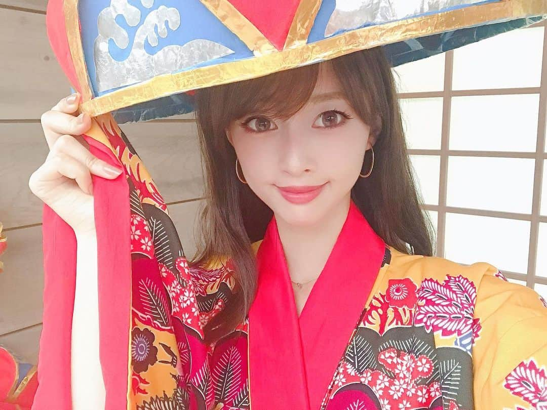 林紗久羅さんのインスタグラム写真 - (林紗久羅Instagram)「はいたい🌺 ぐすーよーちゅーうがなびら わんねー林紗久羅やいびーん💡 ゆたさるぐとぅ うにげーさびら(◜௰◝)🌸 #琉球村 #琉球衣装  #紅型 #沖縄語  #とても難しい」8月15日 14時24分 - sa1210ku