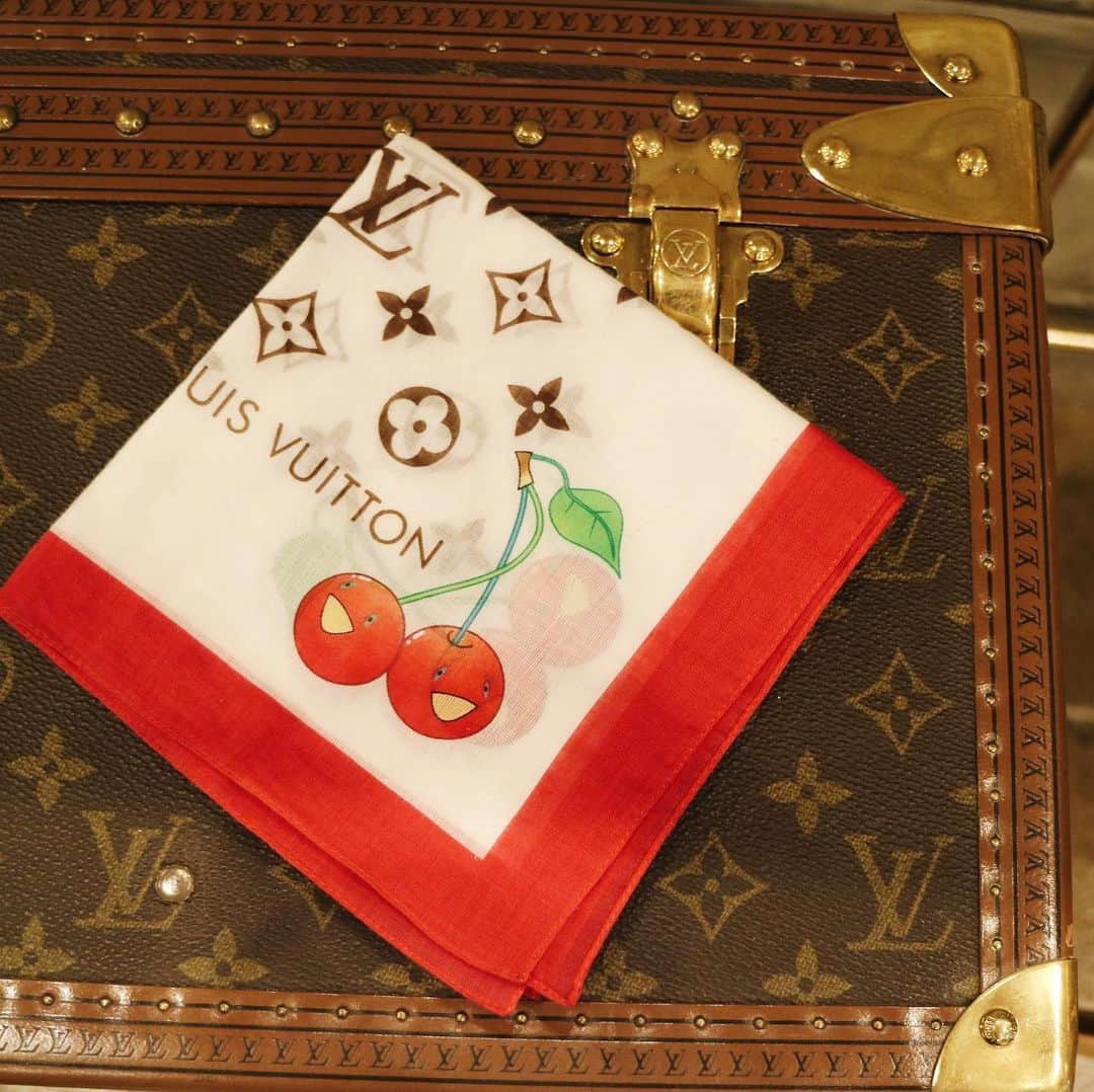 Vintage Brand Boutique AMOREさんのインスタグラム写真 - (Vintage Brand Boutique AMOREInstagram)「SOLD OUT— Louis Vuitton cherry silk scarf @takashipom 💯  Free Shipping Worldwide✈️ DM for more information ≫ ≫ ≫✉️ info@amorevintagetokyo.com  #ヴィンテージ #ルイヴィトン#ヴィンテージルイヴィトン#ヴィンテージヴィトン #モノグラム #エピ #ヴィンテージブランドブティック #アモーレ #アモーレトーキョー #表参道 #東京 #青山  #vintage #louisvuitton #LV #LVvintage #vintagelouisvuitton  #vuitton #damier #monogram #vintagebrandboutique」8月15日 14時50分 - amore_tokyo