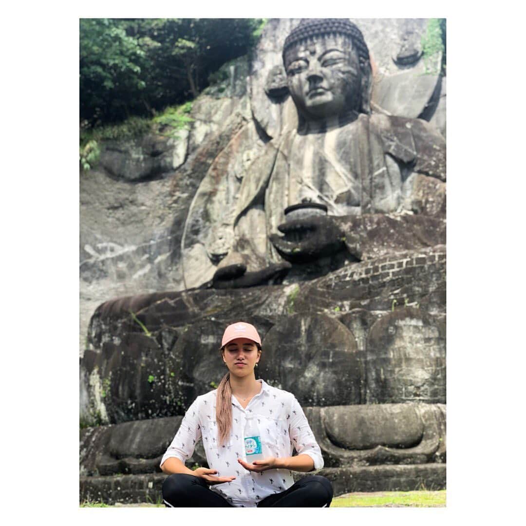 ベネット・マヤのインスタグラム：「Nokogiriyama thanks for the challenge! Don’t think I have ever gone up so many stairs before in my life😅」