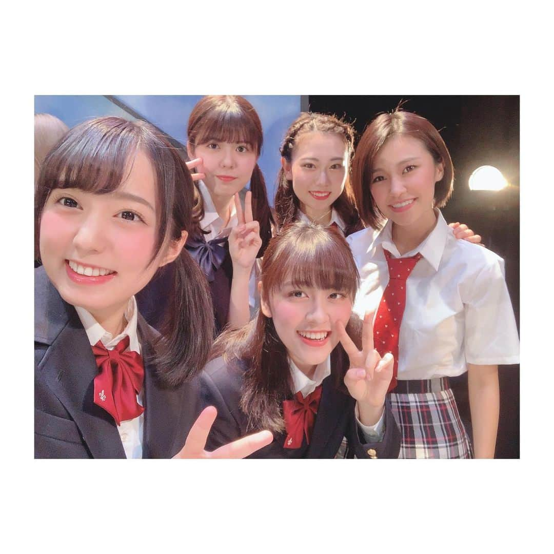 前田美里さんのインスタグラム写真 - (前田美里Instagram)「ミュージカル・ギルド q.第 14 回公演 「Signs!~微力だけど無力じゃない~」無事に全公演、終演いたしました。 . 約2ヶ月間みんなと過ごしてきて、大変な事もたっっくさんありましたが、無事に千秋楽を終える事ができました。 . この作品は実在する #高校生平和大使 のお話しであり、  私は《2011年震災編》チームとして、中盤から登場しました。 . 被爆地の広島や長崎だけでなく、 全国各地で何か出来ることはないのか？ . 平和のメッセンジャー、伝える意味をとても考えさせられました。 . 千秋楽では、実際に長崎から高校生平和大使の皆さんが劇場にお越し下さって署名活動をなさっている姿をみて、この作品に関わる事ができて本当に誇りに思います。 . 今年の署名数は過去最多を更新されたみたいで、スイスジュネーブへと旅立ちます。 . 微力だけど無力じゃない。 . この言葉を信じてこれからも応援し続けたいと思います。 . アリガトウコウコウセイヘイワタイシ。 .  #Signs #高校生平和大使 #微力だけど無力じゃない #核兵器廃絶 #終戦記念日 #平和のメッセンジャー #ミュージカル #舞台 #musical #japanesegirl #instalike #instagood #peacemessenger」8月15日 15時12分 - maeda_misato