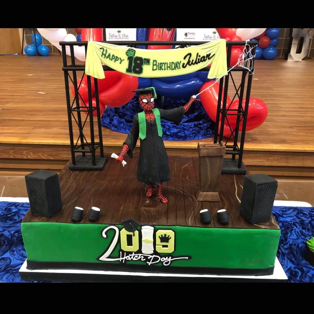 ジェニファー・ハドソンさんのインスタグラム写真 - (ジェニファー・ハドソンInstagram)「Julian Spider-Man graduation/birthday cake ! #hatchday2019」8月15日 15時29分 - iamjhud