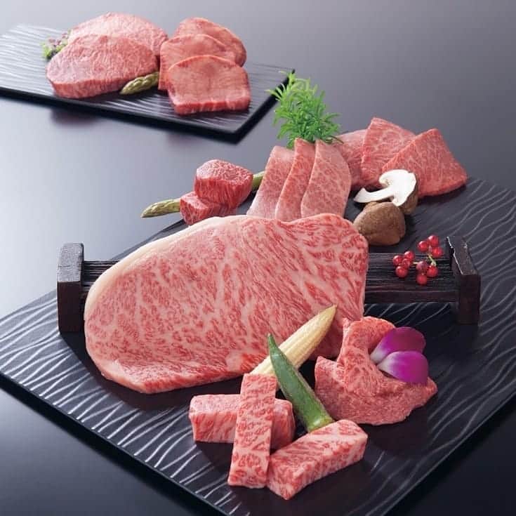 Japan Food Townさんのインスタグラム写真 - (Japan Food TownInstagram)「It's a short week. Soon to be joyful weekend. Let's plan to enjoy YUMMY Yakiniku for your Happy Friday and the coming weekend!  Selected premium meats such as Japanese Wagyu are waiting at "Heijoen" in Japan Food Town! Enjoyed preferred appetizers then started to enjoy your favourite meat as delicious Yakiniku especially Wagyu Beef!  Also, don't forget to enjoy signature Rice or Noodle menu at the last of your meal. One of the most popular Noodle Menu as well as our strong recommendation will be "Special Cold Noodles"!! You can enjoy light taste after rich taste of Yakiniku but you can enjoy signature tasty soup and chewy texture of cold noodles that made by Japanese chef.  Let's try it before step into the order of dessert!! Visit "Heijoen" in Japan Food Town and enjoy YUMMY Yakiniku always!! Japan Food Town is located at 435 Orchard Road, Wisma Atria Unit 04-39/54. Heijoen is located at Wisma Atria #04-47 in Japan Food Town.  今週は祭日もあったので短い一週間に感じますね。楽しい週末が近づいてきました。さあ、明日の金曜日や週末は美味しい焼肉をお食事にいかがですか？  Japan Food Town内の「平城苑」では焼肉専門店が自信を持って厳選、ご提供するお肉が勢揃い。国産和牛を始めとしたお肉を最高の状態で焼肉としてお楽しみ頂けますよ！  お好みの前菜に始まって大好きなお肉を焼肉で召し上がった後の〆もお楽しみの一つですね！ みなさんはご飯ものがお好み？それともやっぱり麺でしょうか？ 人気の〆メニュー、そして「平城苑」からもおすすめの麺料理が「冷麺」です！  軽めの味ですが調理長自慢の特性冷麺スープとコシの強い麺が癖になっちゃうおすすめの一品です。日本人シェフが作る自慢のスープで濃いめの味のお肉を堪能した後でもスルスルッと食べられちゃいますよ！  甘味に行く前に今日の〆の一品に是非お楽しみください！ みなさんが大好きな焼肉が食べたくなったら迷わずJapan Food Town内の「平城苑」へどうぞ！  Japan Food Townは435 Orchard Road, Wisma Atria Unit 04-39/54にあります。 平城苑はJapan Food Town内、Wisma Atria #04-47にあります。  #heijoen #yakiniku #wagyu #premiumbeef #wagyusushi #reimen #coldnoodle #japanfoodtown #japanesefood  #eatoutsg #sgeat #foodloversg #sgfoodporn #sgfoodsteps #instafoodsg #japanesefoodsg #foodsg #orchard #sgfood #japan #goodeats  #foodstagram #wismaatria #singapore #instafood」8月15日 15時30分 - japanfoodtown