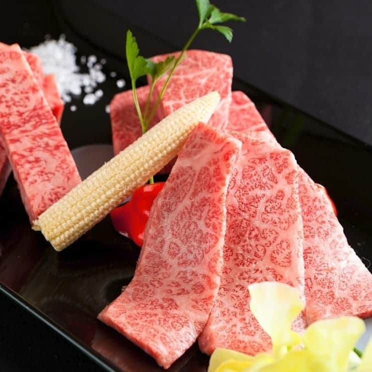 Japan Food Townさんのインスタグラム写真 - (Japan Food TownInstagram)「It's a short week. Soon to be joyful weekend. Let's plan to enjoy YUMMY Yakiniku for your Happy Friday and the coming weekend!  Selected premium meats such as Japanese Wagyu are waiting at "Heijoen" in Japan Food Town! Enjoyed preferred appetizers then started to enjoy your favourite meat as delicious Yakiniku especially Wagyu Beef!  Also, don't forget to enjoy signature Rice or Noodle menu at the last of your meal. One of the most popular Noodle Menu as well as our strong recommendation will be "Special Cold Noodles"!! You can enjoy light taste after rich taste of Yakiniku but you can enjoy signature tasty soup and chewy texture of cold noodles that made by Japanese chef.  Let's try it before step into the order of dessert!! Visit "Heijoen" in Japan Food Town and enjoy YUMMY Yakiniku always!! Japan Food Town is located at 435 Orchard Road, Wisma Atria Unit 04-39/54. Heijoen is located at Wisma Atria #04-47 in Japan Food Town.  今週は祭日もあったので短い一週間に感じますね。楽しい週末が近づいてきました。さあ、明日の金曜日や週末は美味しい焼肉をお食事にいかがですか？  Japan Food Town内の「平城苑」では焼肉専門店が自信を持って厳選、ご提供するお肉が勢揃い。国産和牛を始めとしたお肉を最高の状態で焼肉としてお楽しみ頂けますよ！  お好みの前菜に始まって大好きなお肉を焼肉で召し上がった後の〆もお楽しみの一つですね！ みなさんはご飯ものがお好み？それともやっぱり麺でしょうか？ 人気の〆メニュー、そして「平城苑」からもおすすめの麺料理が「冷麺」です！  軽めの味ですが調理長自慢の特性冷麺スープとコシの強い麺が癖になっちゃうおすすめの一品です。日本人シェフが作る自慢のスープで濃いめの味のお肉を堪能した後でもスルスルッと食べられちゃいますよ！  甘味に行く前に今日の〆の一品に是非お楽しみください！ みなさんが大好きな焼肉が食べたくなったら迷わずJapan Food Town内の「平城苑」へどうぞ！  Japan Food Townは435 Orchard Road, Wisma Atria Unit 04-39/54にあります。 平城苑はJapan Food Town内、Wisma Atria #04-47にあります。  #heijoen #yakiniku #wagyu #premiumbeef #wagyusushi #reimen #coldnoodle #japanfoodtown #japanesefood  #eatoutsg #sgeat #foodloversg #sgfoodporn #sgfoodsteps #instafoodsg #japanesefoodsg #foodsg #orchard #sgfood #japan #goodeats  #foodstagram #wismaatria #singapore #instafood」8月15日 15時30分 - japanfoodtown