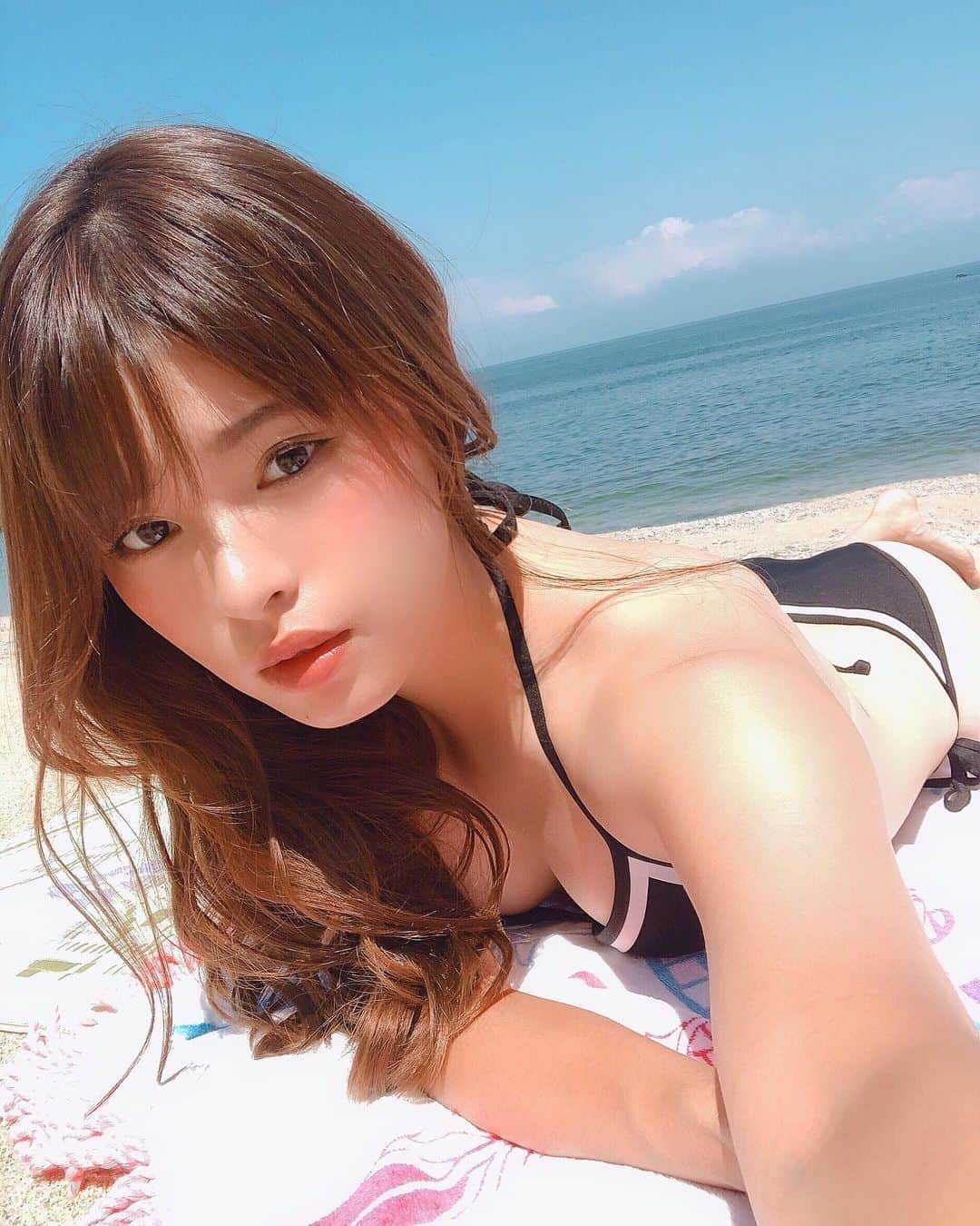 りおなさんのインスタグラム写真 - (りおなInstagram)「. 新潟40°越えって🥵 . . . 暑いのは大好きだけど40°って流石にやばいね🤢💦 . . . みんな意識して水分摂るようにしよう🥤🙌 . . . . #bikini #sea #beach #model #🍑 #workout #hip #hipup #shapeup #swimwear #hm  #summer #niigata #新潟 #笹川流れ #myhome #日本海 #love #model #rionamiyazawa #宮澤里緒菜 #撮影 #東京 #モデル #japan #tokyo #selfie」8月15日 15時41分 - rionapzzz