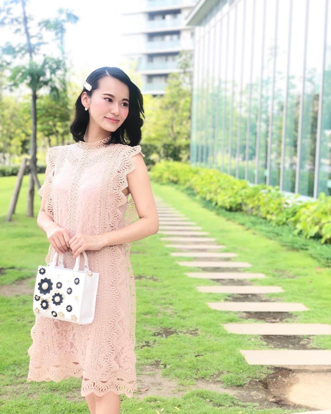 のインスタグラム：「お盆期間は3連休だけお休みして あとは毎日午後から出勤💻✨ 今日もオフィスでお仕事中！ お気に入りのワンピースを着て お仕事すると気分上がって頑張れる✊🏻✨ ＊ tocco closetのお洋服は プチプラなのにオトナ可愛くて大好きです❤️ ワンピース👗☞ @tocco_closet ＊ #お盆 #夏休み #お仕事 #お仕事服 #お洋服 #コーディネート #ワンピース #通勤服 #オトナ可愛い #tocco #toccocloset #PR」