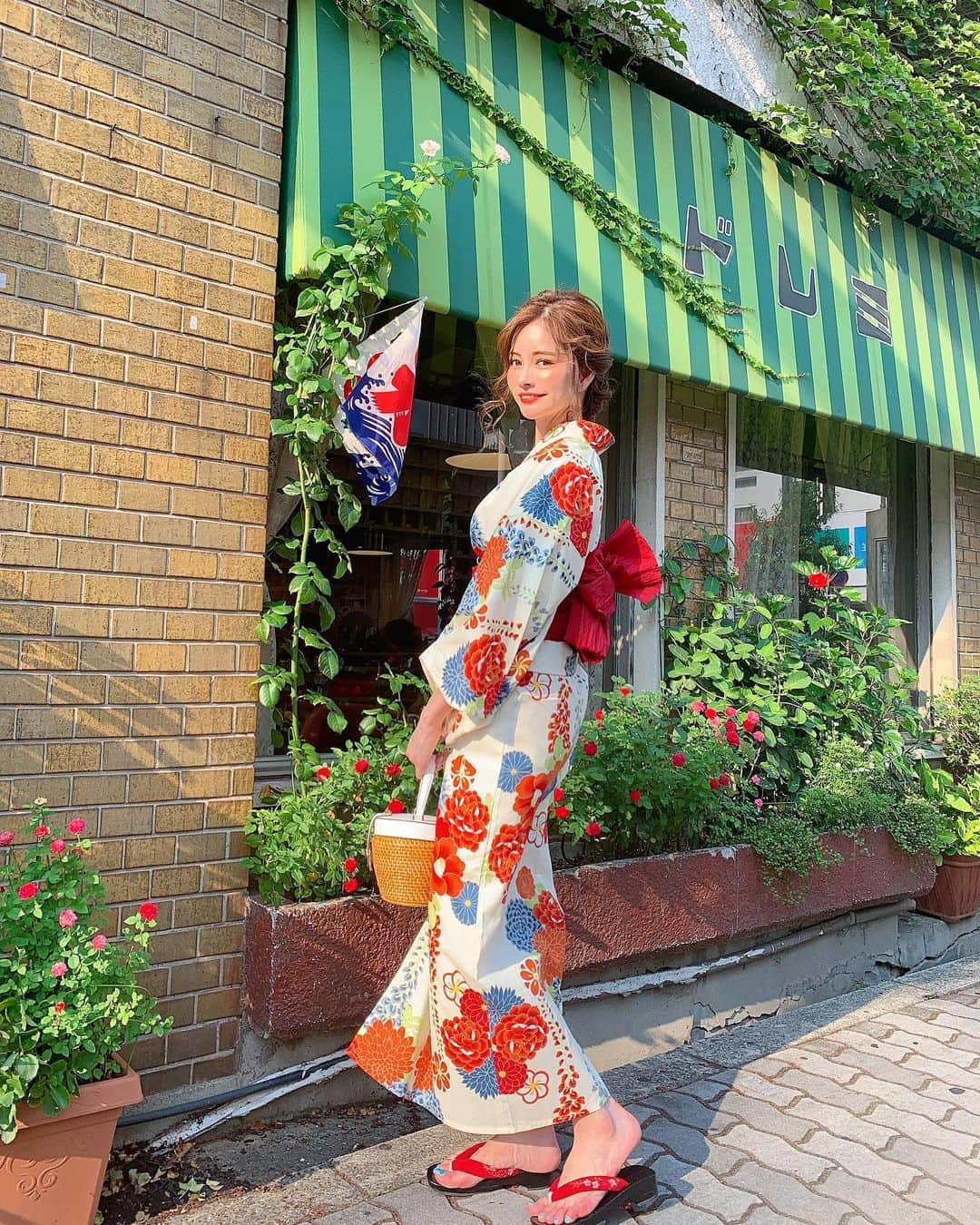 得あゆさんのインスタグラム写真 - (得あゆInstagram)「ドレミ🍧🎐 台風🌬皆さま大丈夫ですか？？？ コメントランダムで返します🥺💞 ・ ・ ・ ・ ・ ・ ・ ・ ・ #お祭り#浴衣#花火#花火大会#大阪#関西旅行#旅行#家族旅行#旅#女子旅#浴衣ヘアアレンジ#ヘアアレンジ#食べ歩き#インスタ映え#カメラ女子#モデル#ヘアスタイル#夏休み#かき氷#夕日#髪型#美容室#サロモ#サロンモデル#ファッション#sunset#travel#osaka#japanesegirl#japanesefood」8月15日 15時58分 - tokuayu819