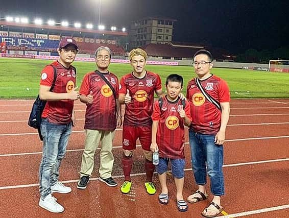 馬場悠企さんのインスタグラム写真 - (馬場悠企Instagram)「Family come Thailand🇹🇭🇹🇭 家族が初タイへ来てくれました😁  大家族12人‼︎ バンコクでアテンドしてくださった方々に感謝です✨  丸一日は一緒にバンコク観光からのプール‼︎ 楽しすぎた😁  試合観戦も来てくれてありがとう‼︎ #家族 #タイ旅行 #初タイ #バンコク観光 #アユタヤ観光 #ゾウ #トラ #なかなかない経験 #賑わってた後に1人トラートへ #寂しい #笑 #今度は招待してあげたい #🇹🇭」8月15日 16時20分 - yuki_bamba32