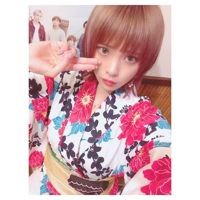 小林弥生さんのインスタグラム写真 - (小林弥生Instagram)「. . 浴衣👘🎇 . 【haircolor】 ベージュ×ピンク×バイオレット グラデーション💛💗💜 . #浴衣 #yukata #夏 #summer #japan  #ヘアカラー #ヘアスタイル #ヘア  #ウルフカット #ウルフ  #グラデーションカラー #ピンクベージュ #ピンクヘアー #ピンクカラー #pink  #パープルカラー #パープルヘアー  #バイオレットベージュ #バイオレットカラー #purple #violet #hair #haircolor #hairstyles  #ショートヘア #ショートカット #ショートウルフ」8月15日 16時17分 - yaaachan_k