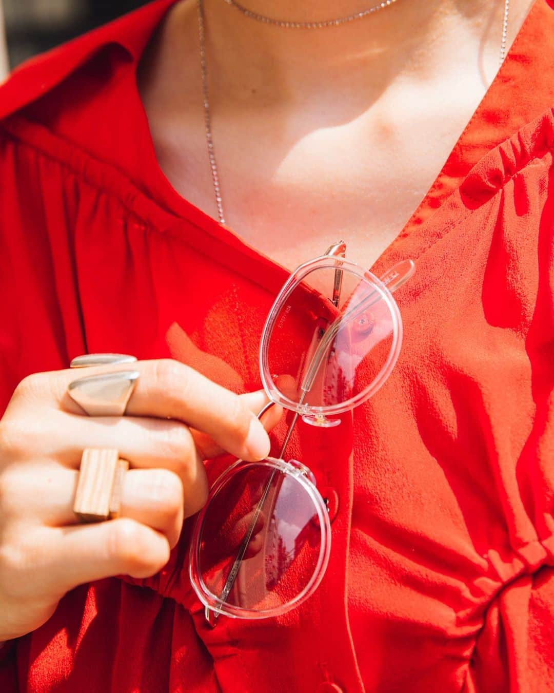 Fashionsnap.comさんのインスタグラム写真 - (Fashionsnap.comInstagram)「【#スナップ_fs】 Name 春海 茜  Dress #AKIRANAKA Pants #used Bag #BUILDINGBLOCK Shoes #VANS Eyewear #meganeandme × #PONTI Ring #CALLMOON Necklace #oeau  #fashionsnap #fashionsnap_women」8月15日 16時36分 - fashionsnapcom