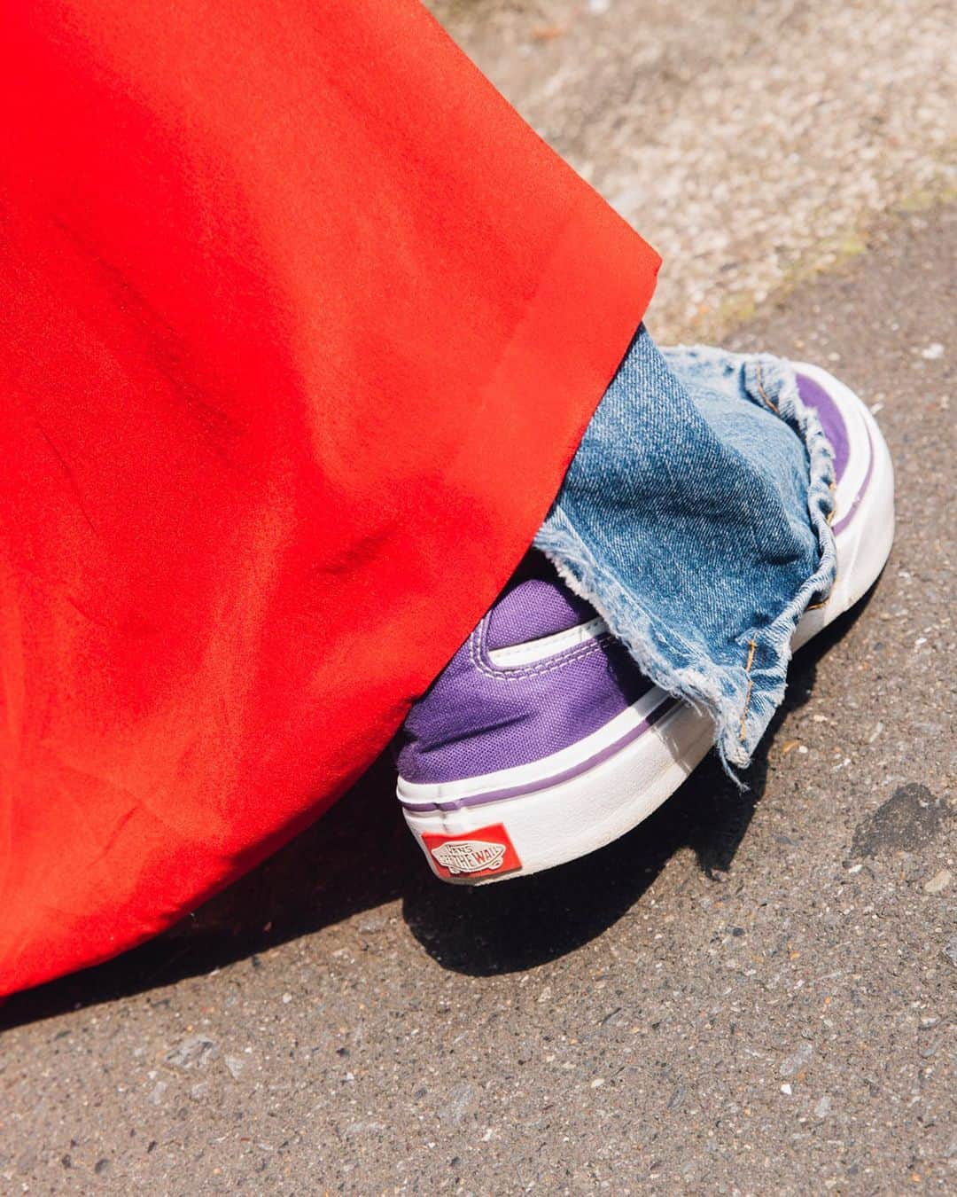 Fashionsnap.comさんのインスタグラム写真 - (Fashionsnap.comInstagram)「【#スナップ_fs】 Name 春海 茜  Dress #AKIRANAKA Pants #used Bag #BUILDINGBLOCK Shoes #VANS Eyewear #meganeandme × #PONTI Ring #CALLMOON Necklace #oeau  #fashionsnap #fashionsnap_women」8月15日 16時36分 - fashionsnapcom