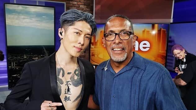 雅-MIYAVI-さんのインスタグラム写真 - (雅-MIYAVI-Instagram)「Thanks @fox2detroit @fox2now for having us!!!! Totally worth it to wake up early to rock a news room hard 🙏🏻シカゴでのショーの翌朝、バスでデトロイトに到着してからの出演だったけど、皆で早起きしてがんばりました〜✋🏻✋🏻😉💯 #Repost @miyavi_news 【News】 #MIYAVI on The Nine http://www.fox2detroit.com/good-day/the-nine/miyavi @fox2now . MIYAVI performing at El Club in Detroit. (FOX 2) - #MIYAVI is a world renown musician, actor and United Nations Goodwill ambassador. He recently released his first solo album in three years titled, #NoSleepTillTokyo on July 24th, 2019. . As an actor, MIYAVI made his big screen debut in the Academy Award nominated film Unbroken, directed by Angelina Jolie. He has since appeared in the 2017 blockbuster Kong: Skull Island. Up next, fans will see MIYAVI portray the mysterious “#Udo" in Disney's #Maleficent: Mistress of Evil out October 18th, 2019, alongside Angelina Jolie. . #MIYAVI #MIYAVI_Detroit #fox2news #performancebagger」8月15日 16時31分 - miyavi_ishihara