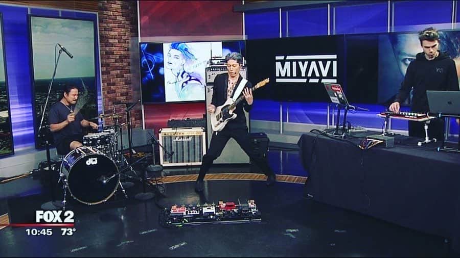 のインスタグラム：「Thanks @fox2detroit @fox2now for having us!!!! Totally worth it to wake up early to rock a news room hard 🙏🏻シカゴでのショーの翌朝、バスでデトロイトに到着してからの出演だったけど、皆で早起きしてがんばりました〜✋🏻✋🏻😉💯 #Repost @miyavi_news 【News】 #MIYAVI on The Nine http://www.fox2detroit.com/good-day/the-nine/miyavi @fox2now . MIYAVI performing at El Club in Detroit. (FOX 2) - #MIYAVI is a world renown musician, actor and United Nations Goodwill ambassador. He recently released his first solo album in three years titled, #NoSleepTillTokyo on July 24th, 2019. . As an actor, MIYAVI made his big screen debut in the Academy Award nominated film Unbroken, directed by Angelina Jolie. He has since appeared in the 2017 blockbuster Kong: Skull Island. Up next, fans will see MIYAVI portray the mysterious “#Udo" in Disney's #Maleficent: Mistress of Evil out October 18th, 2019, alongside Angelina Jolie. . #MIYAVI #MIYAVI_Detroit #fox2news #performancebagger」