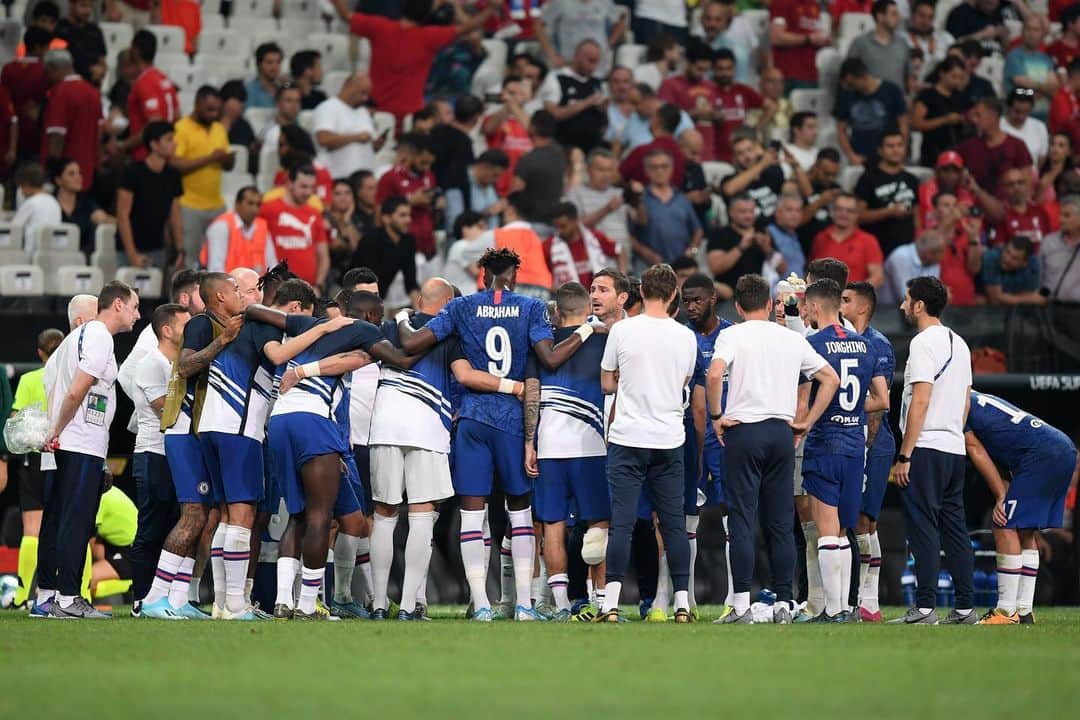 フランク・ランパードのインスタグラム：「Proud of this team 💙」