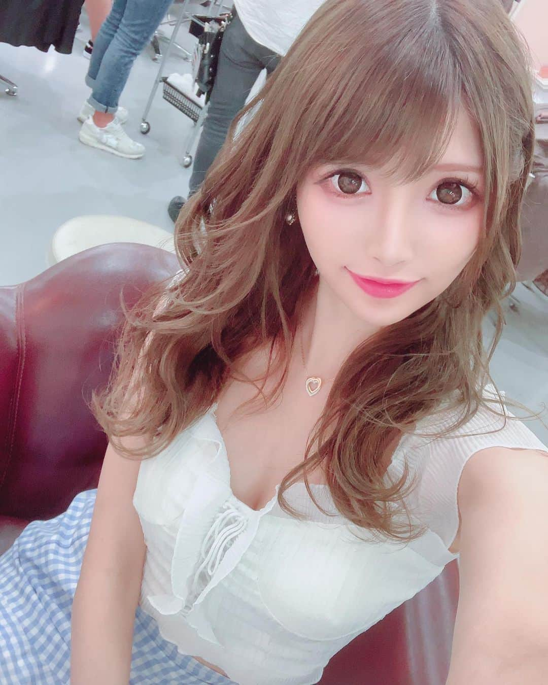 桜咲乃愛さんのインスタグラム写真 - (桜咲乃愛Instagram)「NEWカラー💕✨ くすみ強めなのに透明感ちゃんと出てくれていい感じ💕✨ 今回もかわいい💖ってみんなから褒められたー(  ˊ꒳ˋ ) ᐝ❁¨̮ いつもありがとうございます😆💓🍀 @felice_junpei 担当😌💕✨ お洋服は トップス @jolie.select  スカート @millea_official_  サンダル @randa_pic  #ヘアカラー#カラー#ウエーブ巻き #コーデ#コーディネート#今日のコーデ#デートコーデ#夏コーデ#セレクトショップ#夏#美容室#サロンモデル#フェリーチェ#新宿三丁目」8月15日 16時32分 - noasama1101