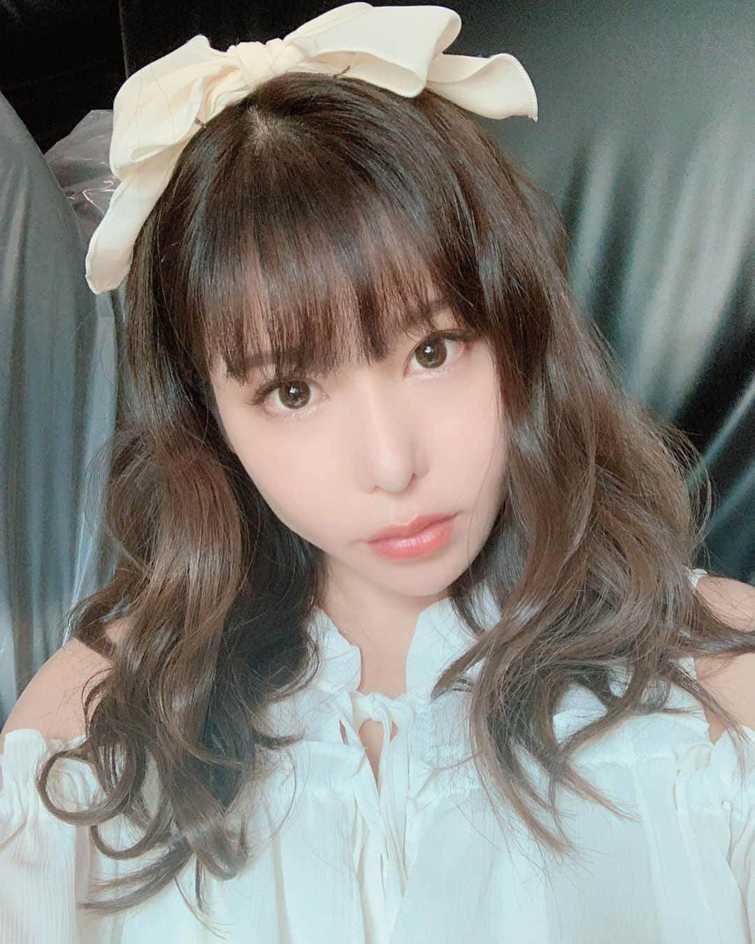 利咲のインスタグラム：「【情報解禁】 園子温監督の最新作、 映画｢エッシャー通りの赤いポスト(仮)｣に 出演させて頂きました☺ 園監督作品はずっと好きでしたのでまさか自分が参加することになるとはと胸いっぱいです✨ 遠くの人の心に届くまでまだまだ走り続ける🏃‍♂️！ 詳しいことはこれから随時情報公開していきますね🐱  #園子温 #園子温監督 #園子温監督作品 #sionsono #sonosion #エッシャー通りの赤いポスト #映画 #movie #撮影 #豊橋 #豊橋市」