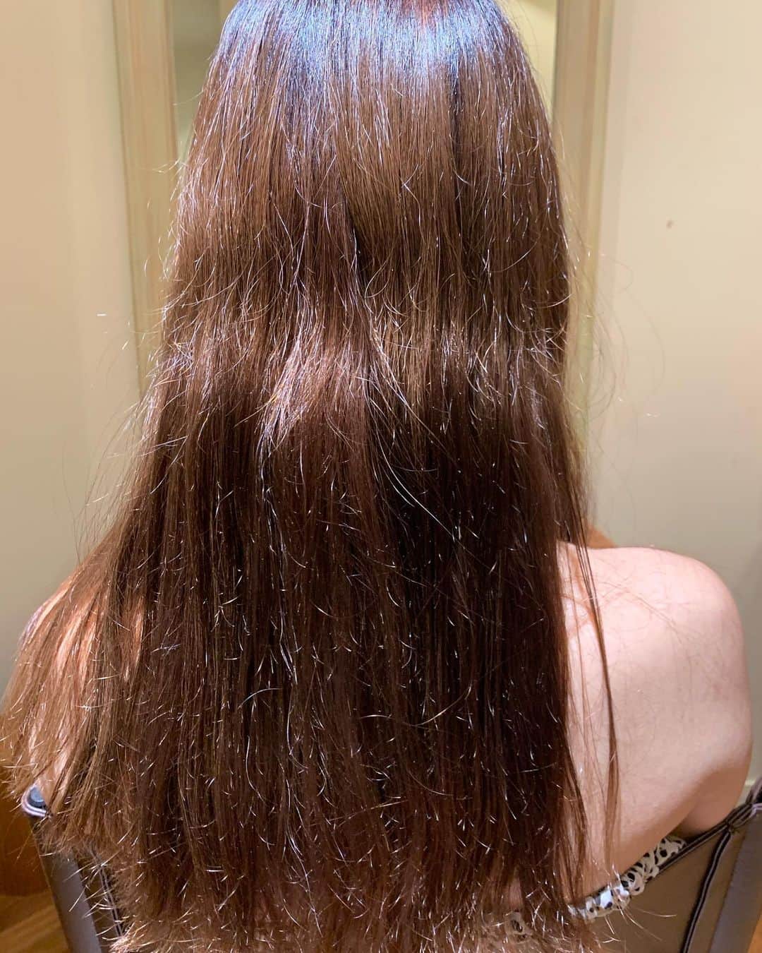 山本瑚々南さんのインスタグラム写真 - (山本瑚々南Instagram)「TGCbeachでヘアメイクでお世話になった、 @hozuuuu さんにカラートリートメントヘッドスパしてもらったよ❤︎ 紫外線とアイロンのダメージで髪の毛がタワシ状態だったの... 髪の毛が産まれたて生き返ったあ👶🏻！ #hair #haircolor #today #me #pic #selfie #instalike #instagood #instalove」8月15日 16時51分 - yamamoto_kokona