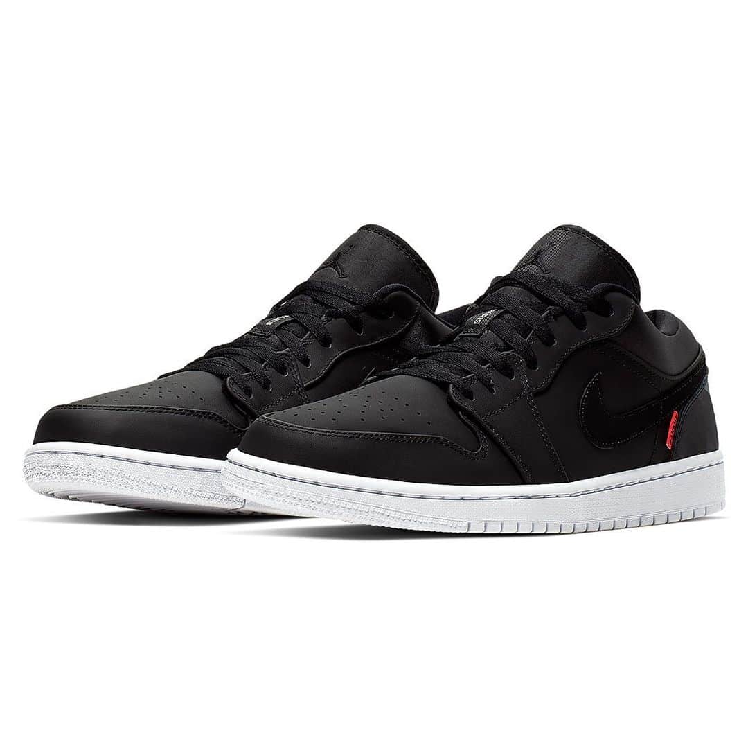 HYPEBEASTさんのインスタグラム写真 - (HYPEBEASTInstagram)「@hypebeastkicks: @psg and @jumpman23 have unveiled a new take on the Air Jordan 1 Low. Dressed in a black leather upper, the shoe features a PSG logo and jersey-inspired pattern on the heel, the word “PANAME” in red, and the classic “ICI C’EST PARIS” slogan and chant appears on the sockliner. It’s set to release via @nike SNKRS on August 20.⁠⠀ Photo: Nike」8月15日 16時52分 - hypebeast