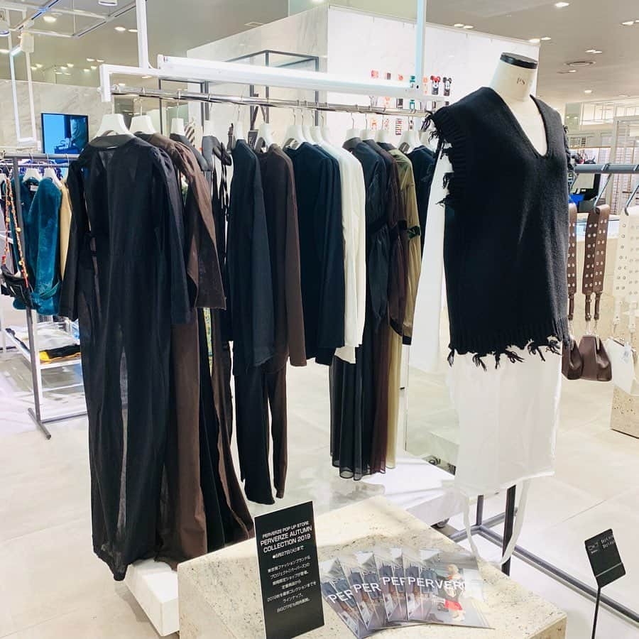 HANKYU.MODEさんのインスタグラム写真 - (HANKYU.MODEInstagram)「PERVERZE POP UP STORE "PERVERZE AUTUMN COLLECTION 2019" Until 8/27 3F 『D-LAB』 詳しくはプロフィールURLをチェック！ #Hankyu #HANKYUMODE #umedahankyu #阪急うめだ本店 #うめだ阪急 #阪急百貨店 #osaka #umeda #mode #dlab #perverze #aw19 #pvz」8月15日 17時03分 - hankyumode