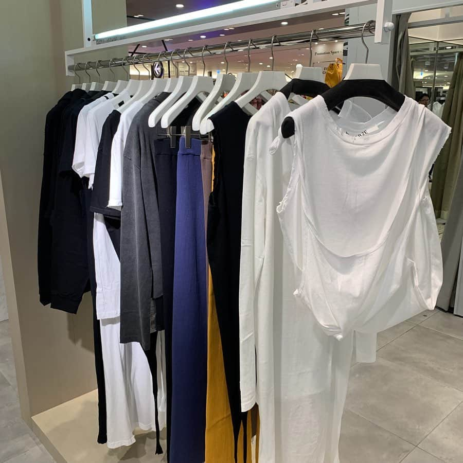 HANKYU.MODEさんのインスタグラム写真 - (HANKYU.MODEInstagram)「PERVERZE POP UP STORE "PERVERZE AUTUMN COLLECTION 2019" Until 8/27 3F 『D-LAB』 詳しくはプロフィールURLをチェック！ #Hankyu #HANKYUMODE #umedahankyu #阪急うめだ本店 #うめだ阪急 #阪急百貨店 #osaka #umeda #mode #dlab #perverze #aw19 #pvz」8月15日 17時03分 - hankyumode