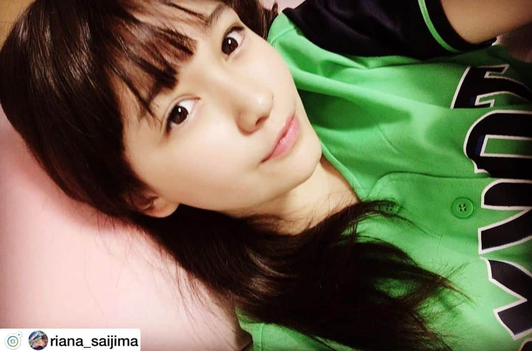 インスタ野球女子【公式アカウント】さんのインスタグラム写真 - (インスタ野球女子【公式アカウント】Instagram)「✩* 今回は#スワローズ女子 をご紹介していきます♡* ・ とっても美人さんですね💚 ・ @riana_saijima さんのアカウントも是非覗いてみてください✨* ・ インスタ野球女子ではプロ野球を観戦、応援している女性の方をRepostでご紹介させていただいています⚾* ・ みなさんも「#インスタ野球女子」をつけて投稿しよう！ 素敵な野球仲間が見つかるかも、、🙋！* ・ 素敵な投稿はリポストさせていただきます😘* ・ 次回もお楽しみに～～👋👋 ・ #スワローズ#ヤクルトスワローズ #スワローズ女子#つばめ女子 #神宮球場  #野球グッズ#野球観戦#ユニフォーム #可愛い#美人#美女#女の子 #スワローズファンと繋がりたい #野球好きな人と繋がりたい」8月15日 17時05分 - baseball_girl_89