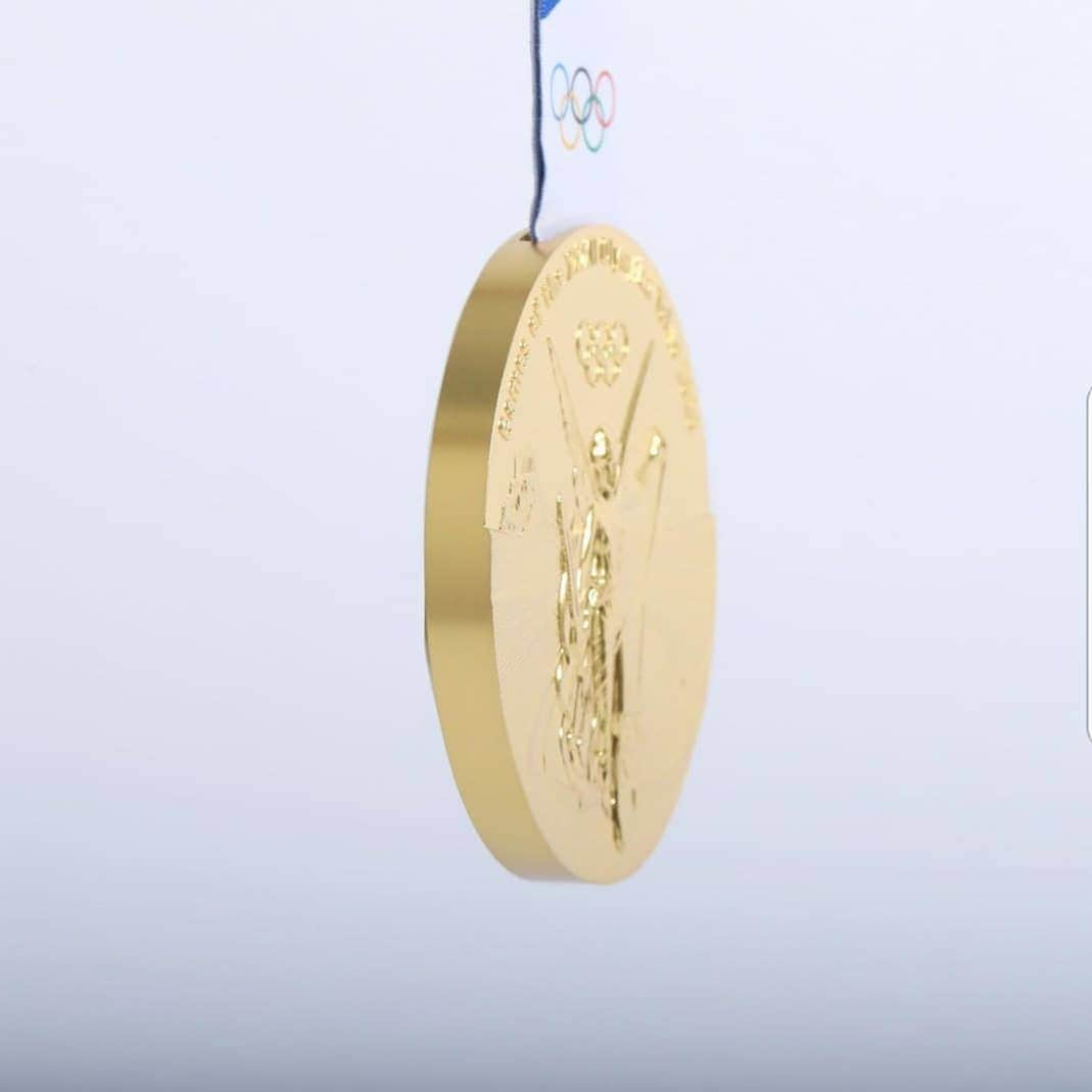 オリンピックさんのインスタグラム写真 - (オリンピックInstagram)「😍 @tokyo2020 #Repost • • • Symbolising the energy of the athletes and those who support them, this beautiful medal is made from recycled electronic devices🌿」8月15日 17時08分 - olympics