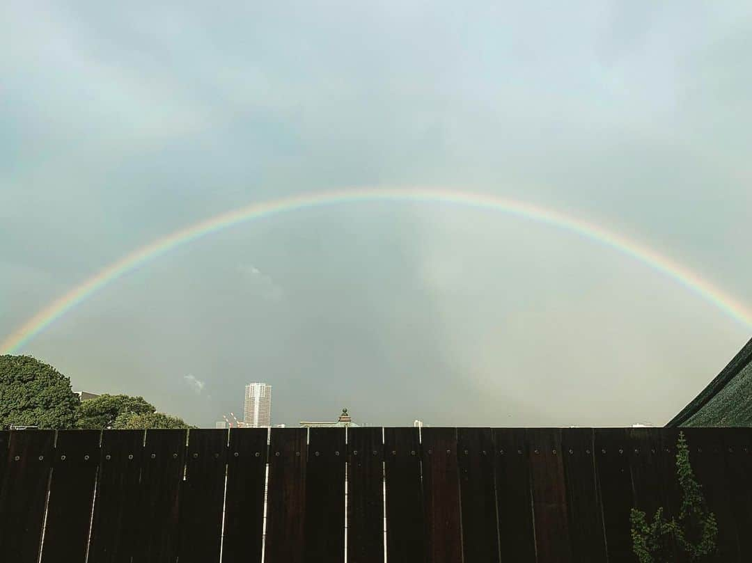 伊勢谷友介さんのインスタグラム写真 - (伊勢谷友介Instagram)「出ました！！！ 台風の合間の天使の橋が！！！ 天使なんていないけど笑 #rainbow  #typhoon」8月15日 17時08分 - iseya_yusuke