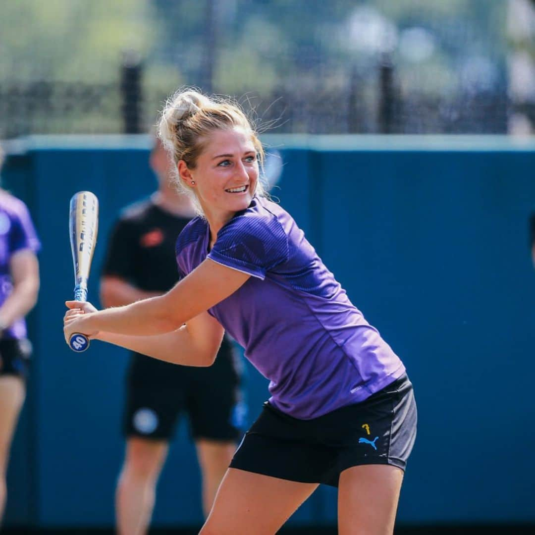 マンチェスター・シティFCさんのインスタグラム写真 - (マンチェスター・シティFCInstagram)「Don’t let the fear of striking out keep you from playing the game ⚾️⁣ ⁣ #mancity」8月15日 17時16分 - mancity