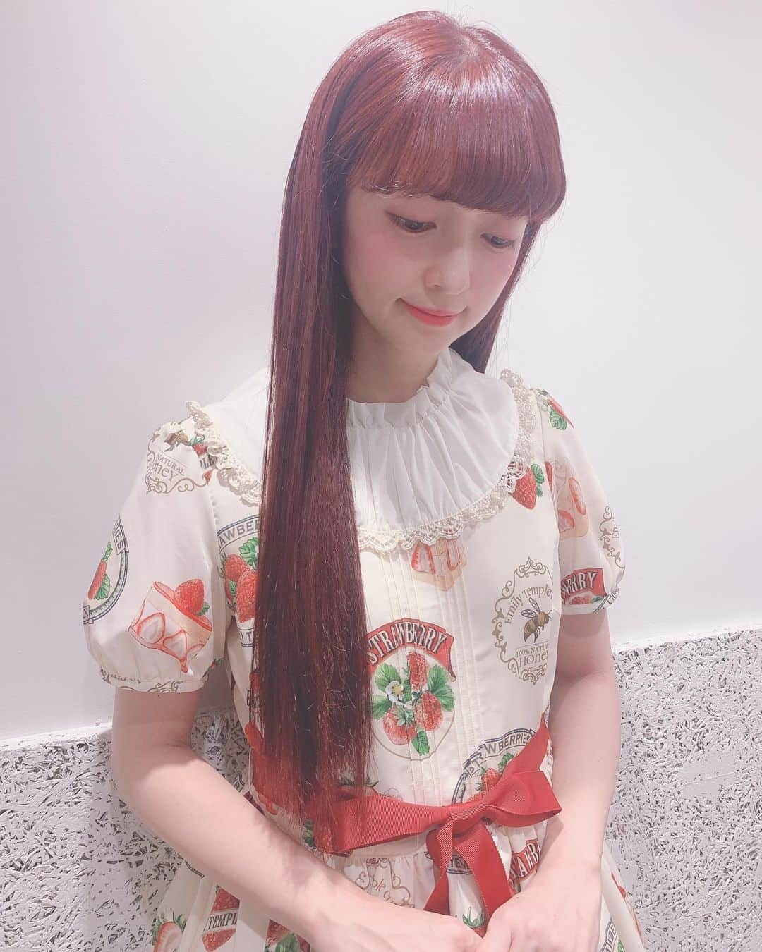 青木美沙子さんのインスタグラム写真 - (青木美沙子Instagram)「珠実さんにヘアメンテしてもらいました🍓美沙子は月1で行きます💓 ストロベリーショコラカラーにしてトリートメント❣️ウルウルツヤツヤになりました🍓 きれいなスーパーロングが好き💓 #ヘアメンテ #ストロベリーショコラカラー #珠実 さん」8月15日 17時19分 - misakoaoki