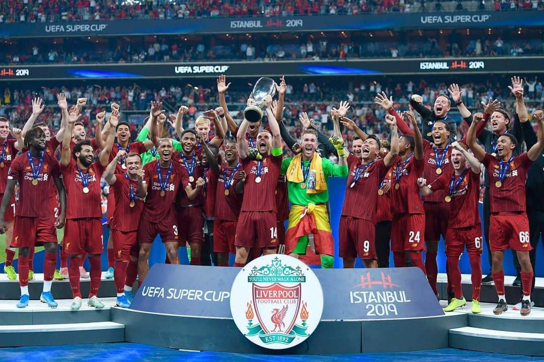 ジョルジニオ・ワイナルドゥムさんのインスタグラム写真 - (ジョルジニオ・ワイナルドゥムInstagram)「Good morning Reds, man what a feeling 🏆 Let’s hope the skipper gets to lift a lot more these 🙌🏾」8月15日 17時37分 - gwijnaldum