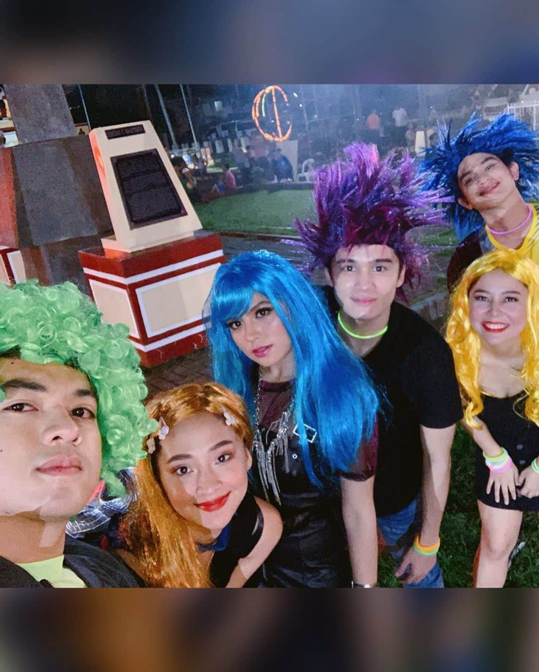 Alexa Ilacadさんのインスタグラム写真 - (Alexa IlacadInstagram)「Mamayang gabi niyo na makikilala sila Luna, Emma, Elias, at ang buong barkada sa pinaka-iintay na gabi sa buong Las Espadas, ang Viva La Fete! 💙🎭 Let's all watch together and tweet us tonight using the hashtag #TheKillerBrideFirstMeet. Tara, twitter party? 😊 #lunadelacuesta 🌙 #thekillerbride」8月15日 17時35分 - alexailacad