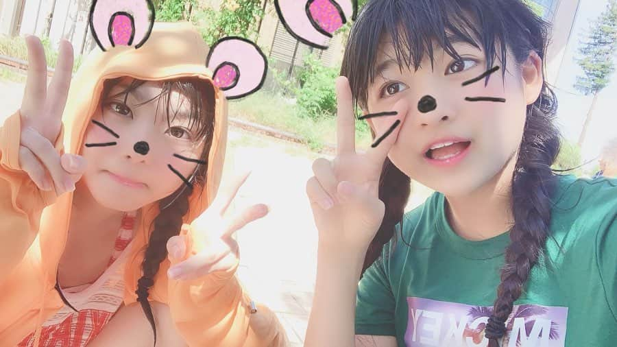 りりりさんのインスタグラム写真 - (りりりInstagram)「幼馴染とプールと私♡ ・ ・ #りりり #夏休み #夏の思い出 #プール #お泊まり会 #幼馴染 #仲良し #自慢の幼馴染 #公園デビューくらいから一諸」8月15日 17時41分 - ririri1116