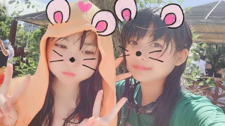 りりりさんのインスタグラム写真 - (りりりInstagram)「幼馴染とプールと私♡ ・ ・ #りりり #夏休み #夏の思い出 #プール #お泊まり会 #幼馴染 #仲良し #自慢の幼馴染 #公園デビューくらいから一諸」8月15日 17時41分 - ririri1116