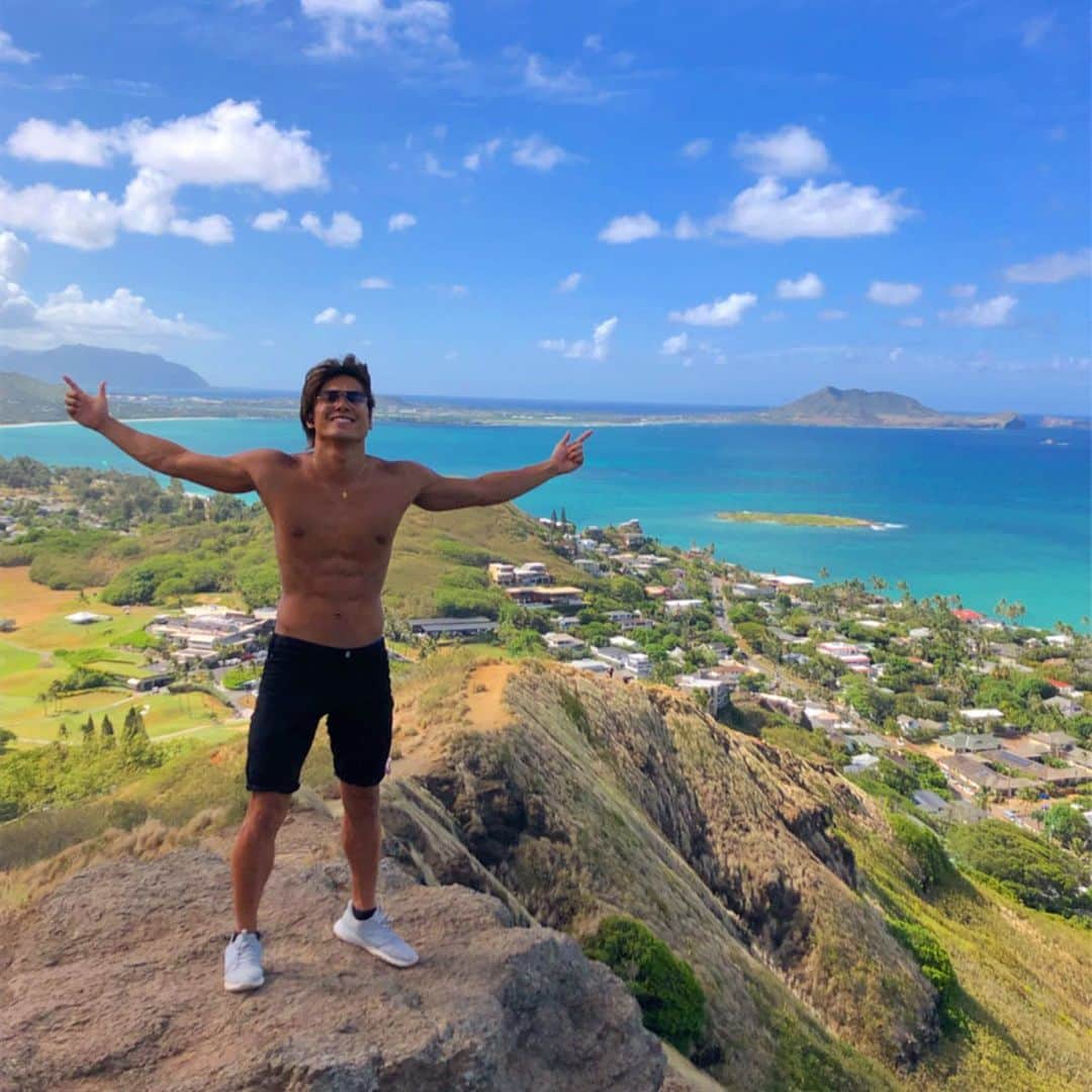 中村克さんのインスタグラム写真 - (中村克Instagram)「ハワイなう！ オフ明けから、立ち上げ合宿としてハワイに来てます🌺  今日は練習後にちょっとした山を登りました。きつかった、、、 #hawaii #ハワイ #合宿」8月15日 17時49分 - katsumi.221