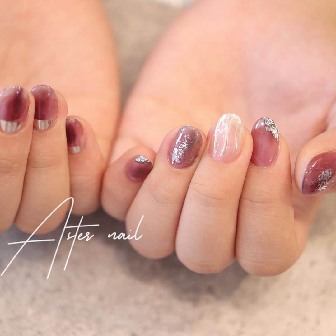 sapporo nail 【 Aster 】さんのインスタグラム写真 - (sapporo nail 【 Aster 】Instagram)「ジューシーな grape colour 🍇 これからの季節にぴったりです🎶 . . . . .ネイルサロンに行っても 『根元の隙間が気になる…』『甘皮が気になる…』 『反り爪が気になる…』というお悩みがあった方はぜひ当店へ◎ フォルムの形成をするので、反り爪も緩和し 仕上がりのツヤ感も格段にUP🎶  ___________________________________________________ . .  #札幌ネイルサロン#札幌ネイリスト #札幌 #札幌ネイル #夏ネイル #ニュアンスネイル #ネイル #アートネイル #フィルイン #札幌ドームフィルイン #ワンカラーネイル #シンプルネイル #クリアネイル #タイルネイル #狸小路 #大通り公園 #シースルーネイル #個性派ネイル #アートネイル#札幌タピオカ巡り#札幌カフェ#札幌グルメ#ドライフラワーのある暮らし#ワイヤーネイル#宝石ネイル札幌#宝石カットネイル#水彩ネイル#札幌ニュアンスネイル#トリックシート#西18丁目ネイルサロン#札幌タピオカ」8月15日 17時50分 - seina.kato___