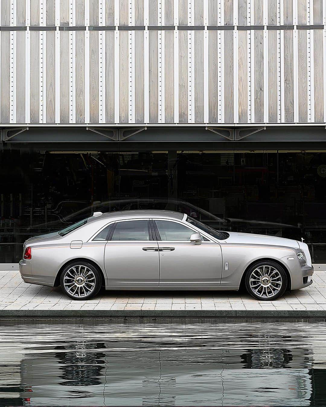 ロールス・ロイスさんのインスタグラム写真 - (ロールス・ロイスInstagram)「An immortalisation of success. To honour the most successful Rolls-Royce of all time, we proudly present to you Ghost Zenith. Limited to just 50 examples worldwide, and revealed at Pebble Beach.  #PebbleBeach #RollsRoyce #GhostZenith  CO2 emission: 370-365 g/km ; Fuel consumption: 17.4-17.7 mpg / 16.2-16.0 l/100km (*) The values of fuel consumptions, CO2 emissions and energy consumptions shown are determined according to the European Regulation (EC) 715/2007 in the version applicable at the time of type approval. The range shown considers optional equipment and the different size of wheels and tires available on the selected model and may vary during the configuration.  The values are already based on the new WLTP regulation and are translated back into NEDC-equivalent values in order to ensure the comparison between the vehicles. For the assessment of taxes or other duties based (at least inter alia) on CO2-emissions the CO2 values may differ to the values stated here.  Further information on official energy and fuel consumption and the official specific CO2 emissions of new passenger cars can be found in the “Guide to Fuel Consumption, CO2 Emissions and Electricity Consumption of New Passenger Cars”, which is available at all outlets free of charge and at http://carfueldata.direct.gov.uk in the United Kingdom, http://www.dat.de/angebote/verlagsprodukte/leitfaden-kraftstoffverbrauch.html in Germany, or your local government authority.」8月15日 17時56分 - rollsroycecars