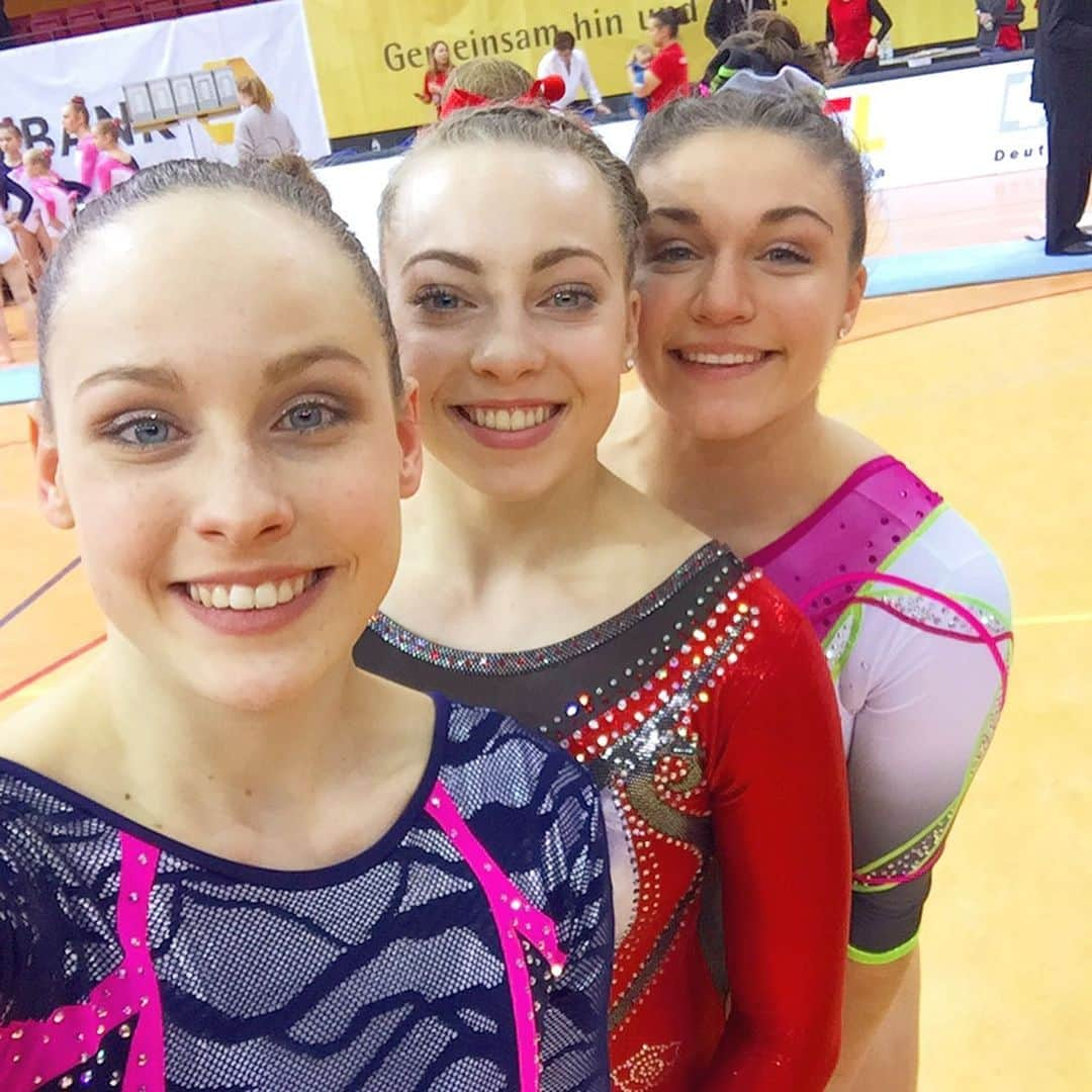 Carina Kröllさんのインスタグラム写真 - (Carina KröllInstagram)「Our friendship is like an egg: 🥚  we may be cracked, but we still roll well 🐣 . . . #bestfriends#bestbuddies#friendship#crazy#smile#love#girls#stuttgart#germany#gymnastics#zaffa#amy#cari#carinakroell」8月15日 18時00分 - carinakroell