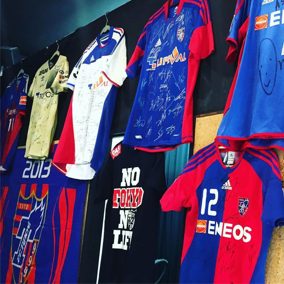 植田朝日のインスタグラム：「🔵🔴﻿ ‪今宵、劇団コラソン 「ユルネバ」の新作が開幕っす‼️‬﻿ ﻿ ‪ロビーを見る限り、全然、劇場じゃありません！w‬﻿ ﻿ ‪東京ファンに見てもらいたい。‬﻿ ‪いや、東京ファン以外に見てもらって興味を持ってもらいましょう‼️‬﻿ ﻿ ‪ユルネバだよ、ユルネバ‼️‬﻿ ﻿ ‪#劇団コラソン  #ユルネバ #tokyo12‬」