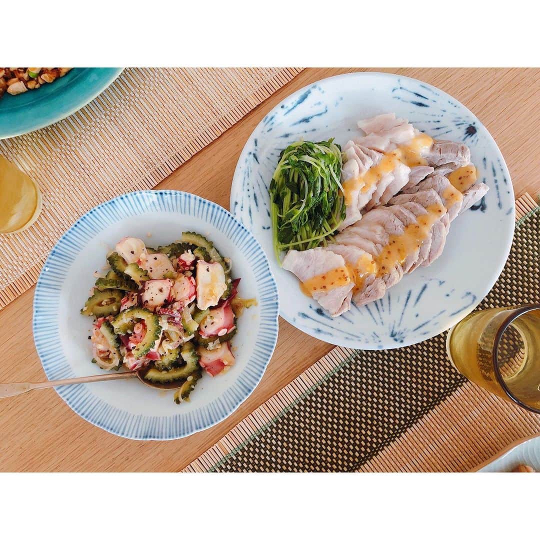 松元絵里花さんのインスタグラム写真 - (松元絵里花Instagram)「* 大好きなミンさんとお茶しよ❤️ のはずが、、、 いつも通りクッキングタイム😋 やっぱりミンさんの人柄が本当に 好きだなぁ❤️ ホッと落ち着く素敵な雰囲気が魅力的。 料理にもその人柄が溢れ出てる✨ ・ガパオライス ・茹で豚 ・タコとゴーヤのサラダ ・ワカメスープ #自炊#献立#料理#料理動画#食卓#簡単料理#豊かな食卓#家庭料理#豆腐#和食#おうちごはん#ほっこりごはん#ひとりごはん#ヘルシー料理#ソイフードマイスター#松元絵里花#ちゃんまつ食堂」8月15日 18時06分 - matsumoto_erika